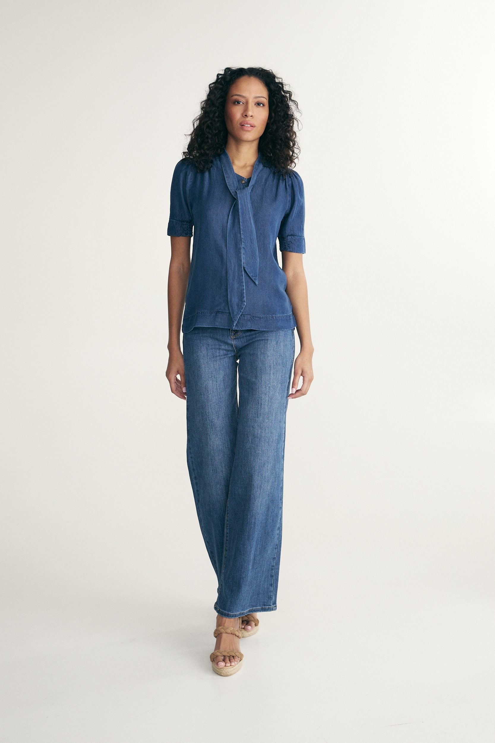 Blouse avec col noué