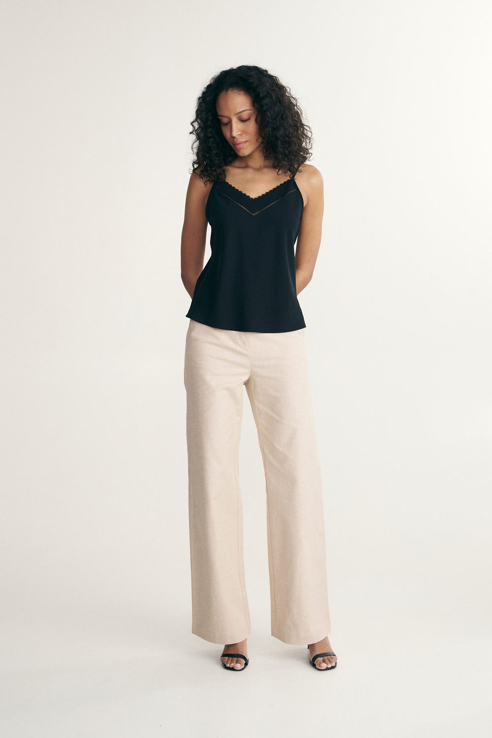 Haut avec détails en dentelle