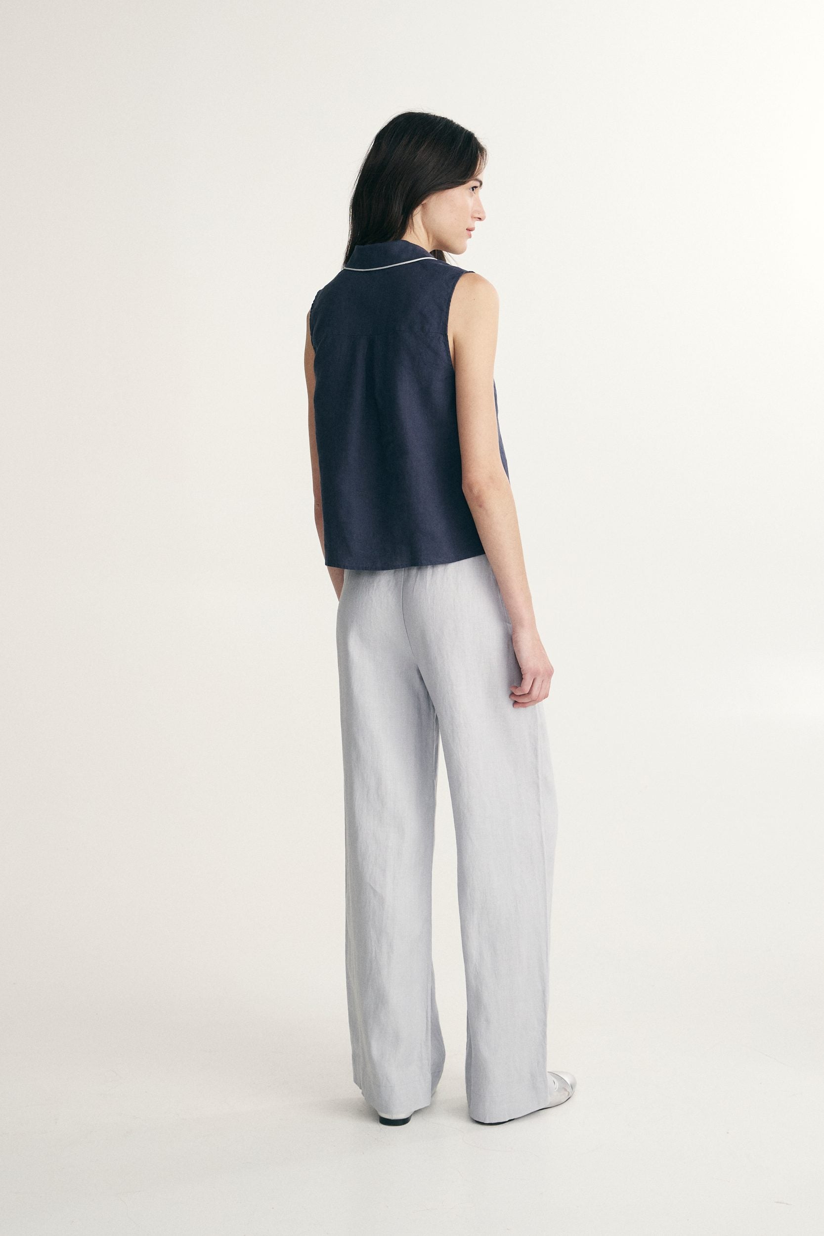 Sleeveless linen polo