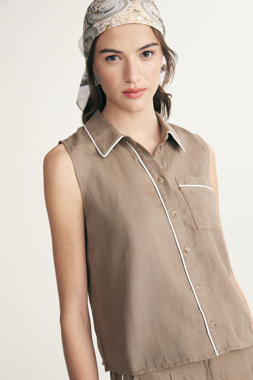 Sleeveless linen polo