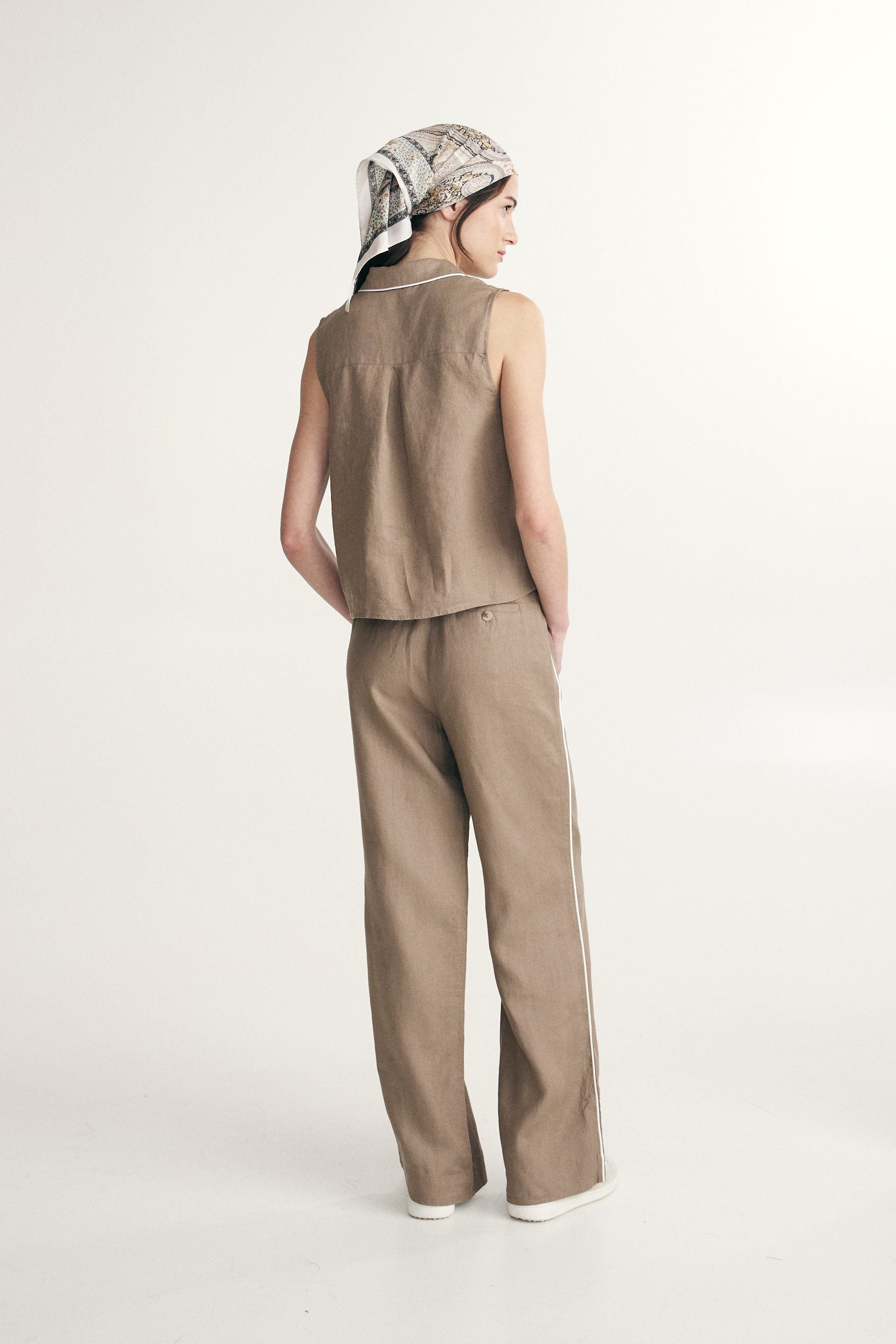 Sleeveless linen polo