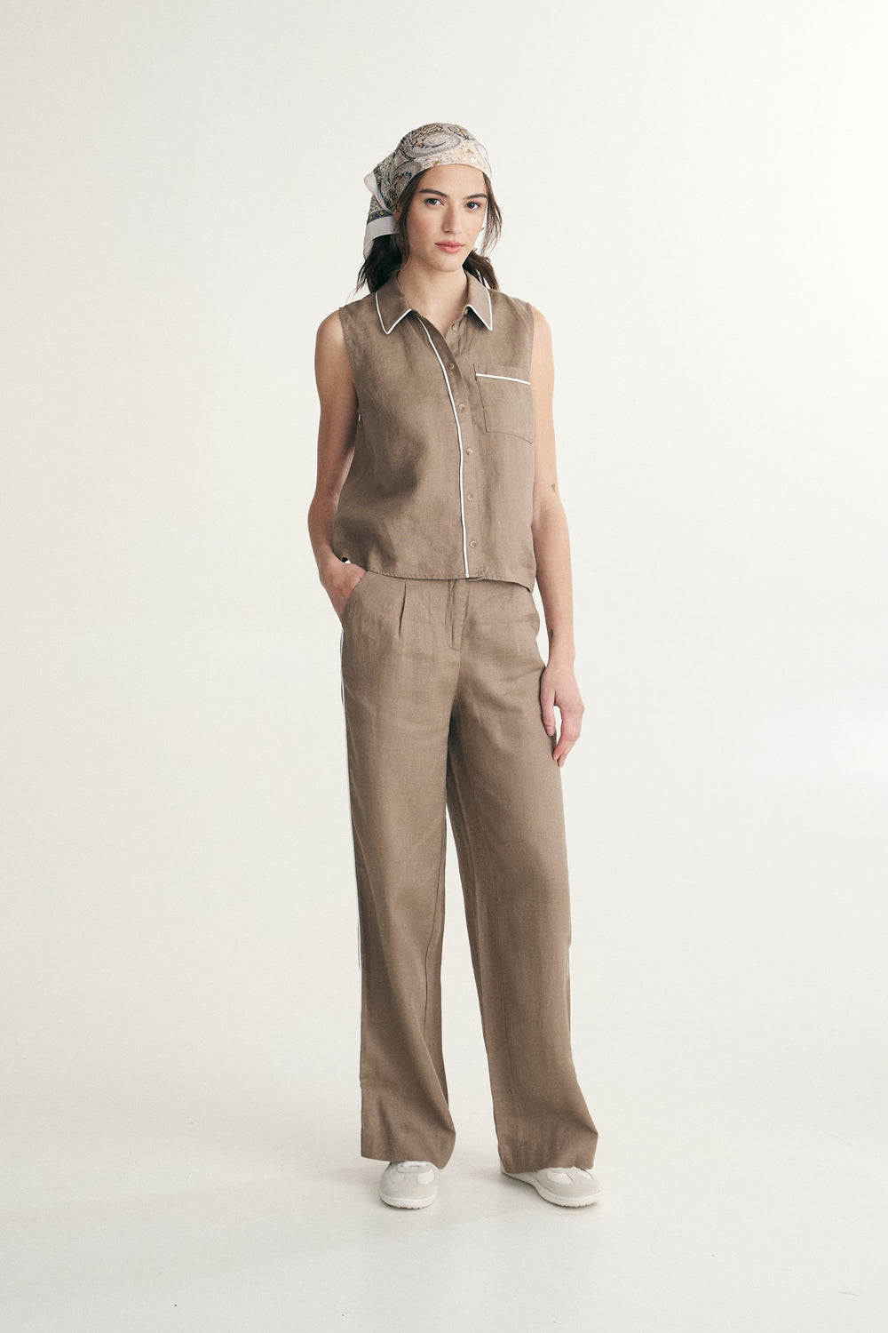 Sleeveless linen polo