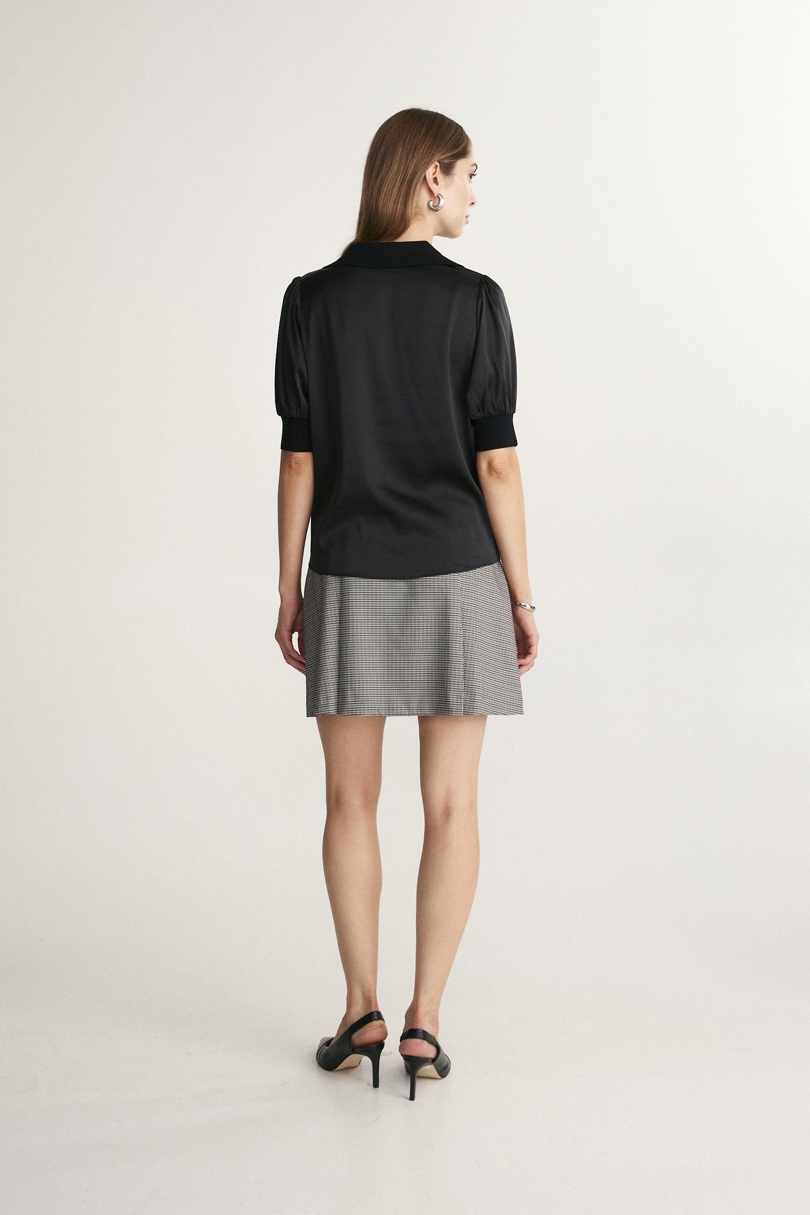 Ribbed V-neck puff-sleeve top