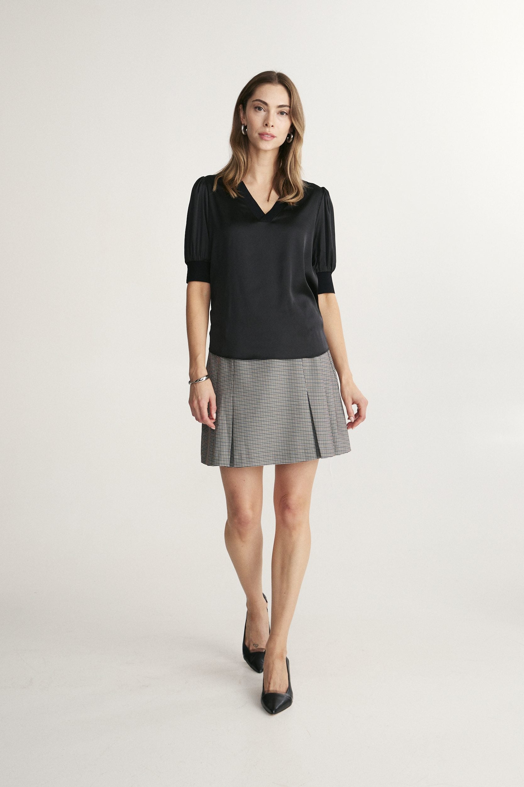 Ribbed V-neck puff-sleeve top