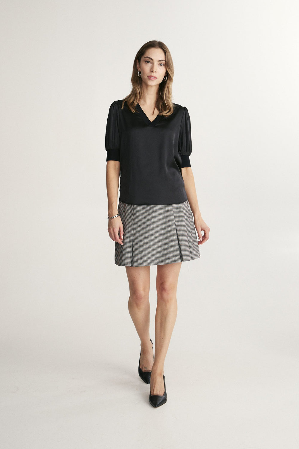 Ribbed V-neck puff-sleeve top