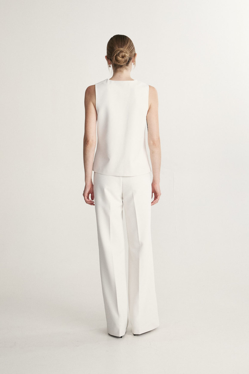 High V neck sleeveless blouse