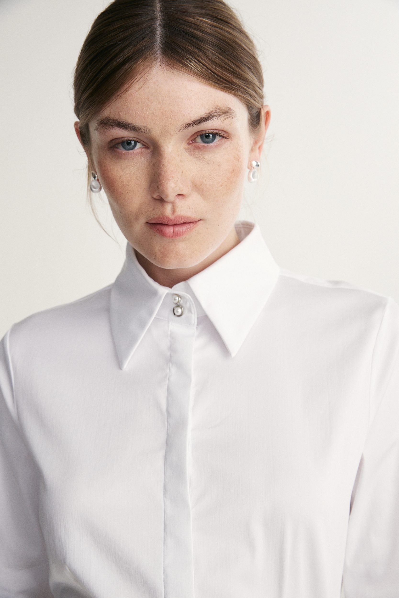 chemise ajustée à col montant