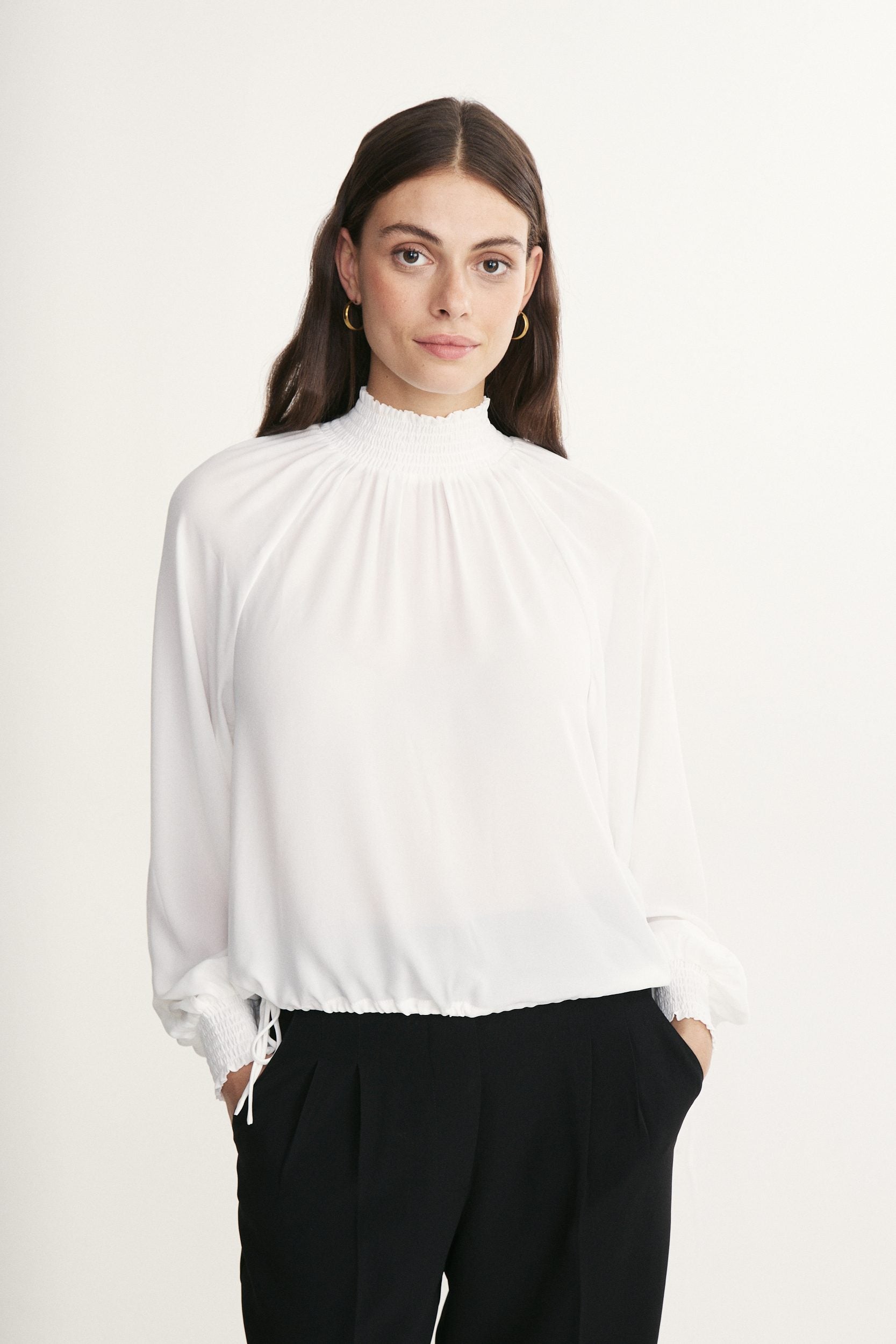 Blouse à manches ballon et détails froncés