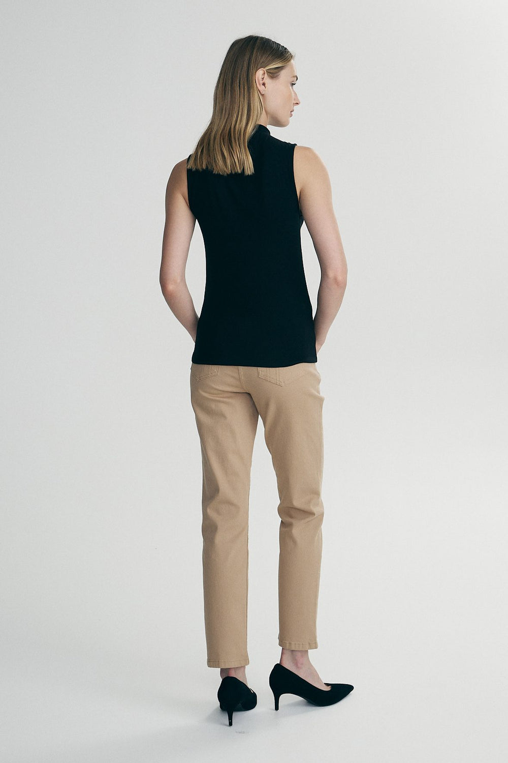 Sleeveless top with stand-up collar