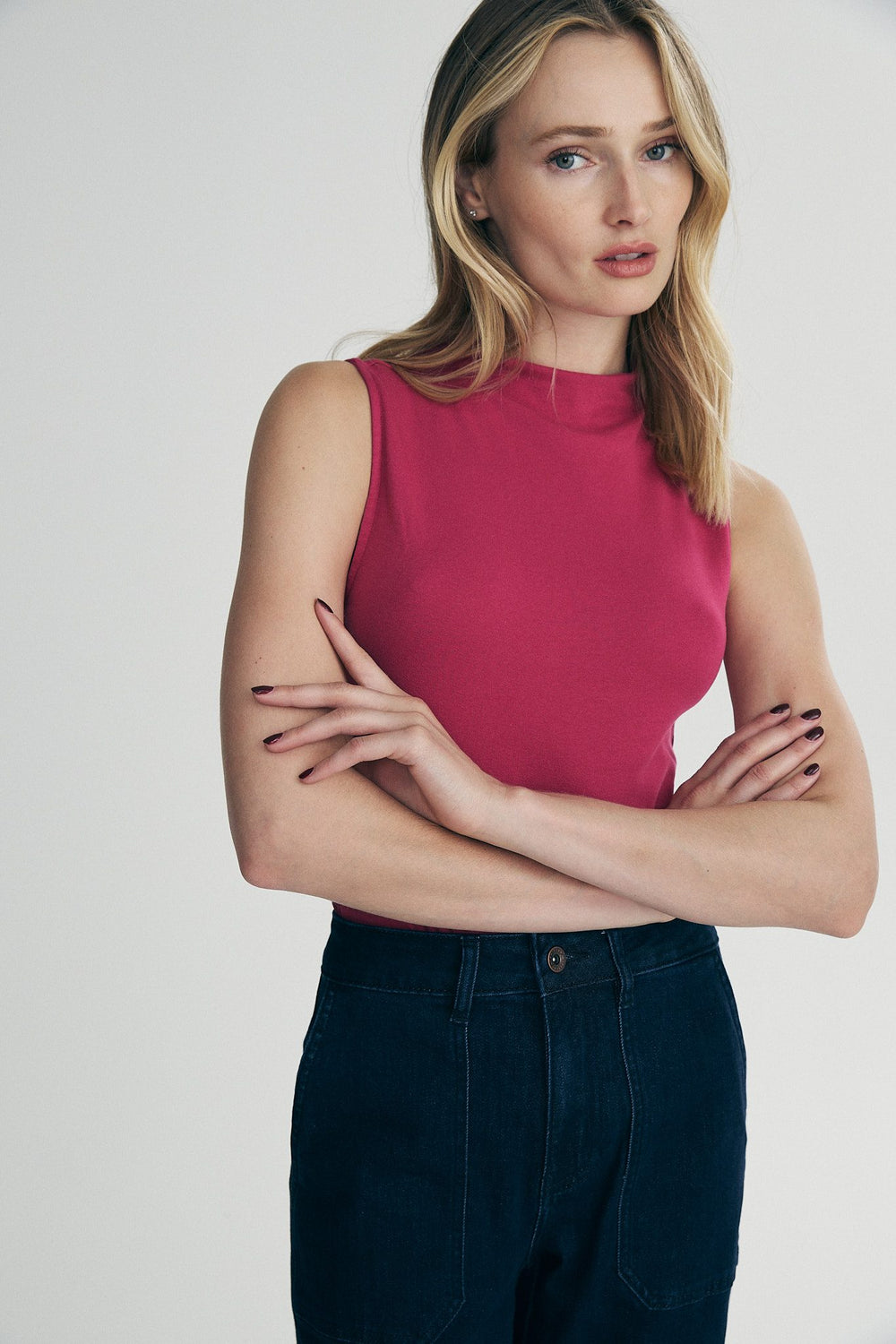 Sleeveless top with stand-up collar