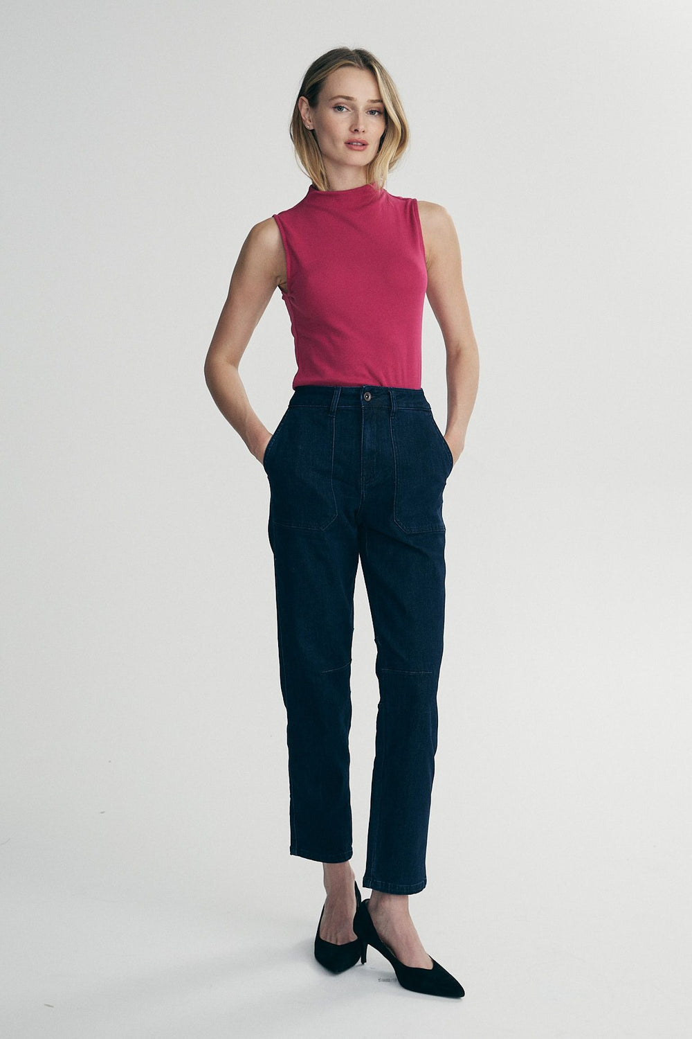 Sleeveless top with stand-up collar