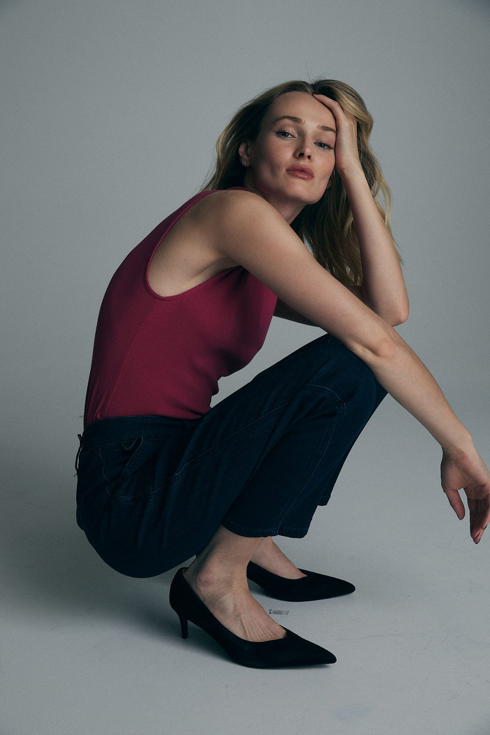 Sleeveless top with stand-up collar