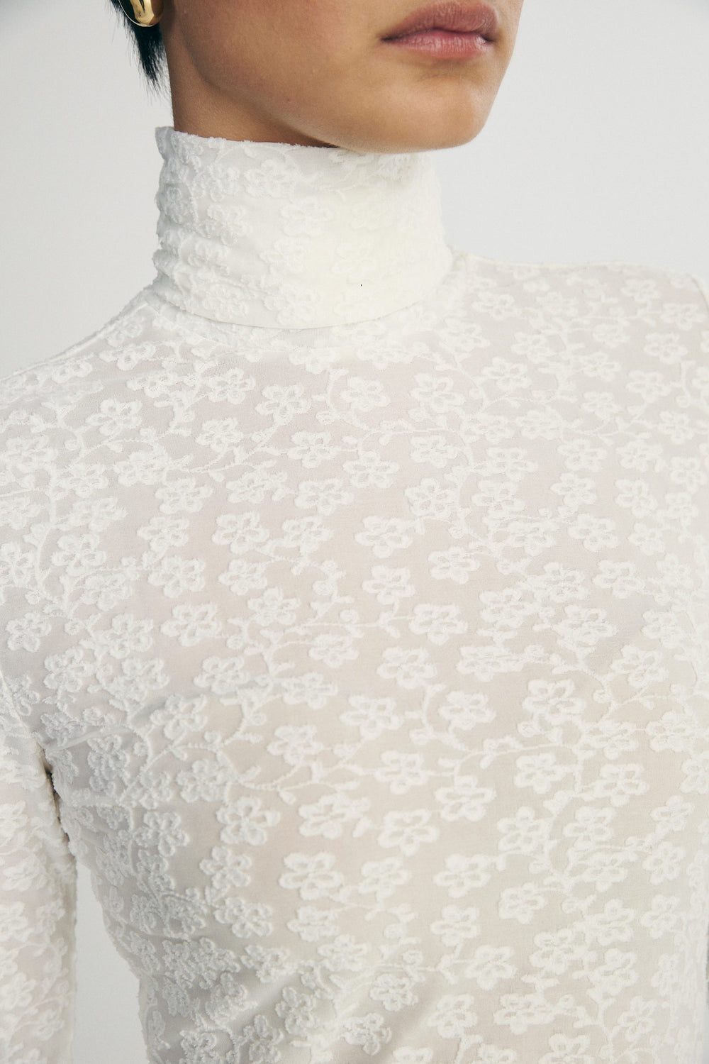 Turtle neck lace top