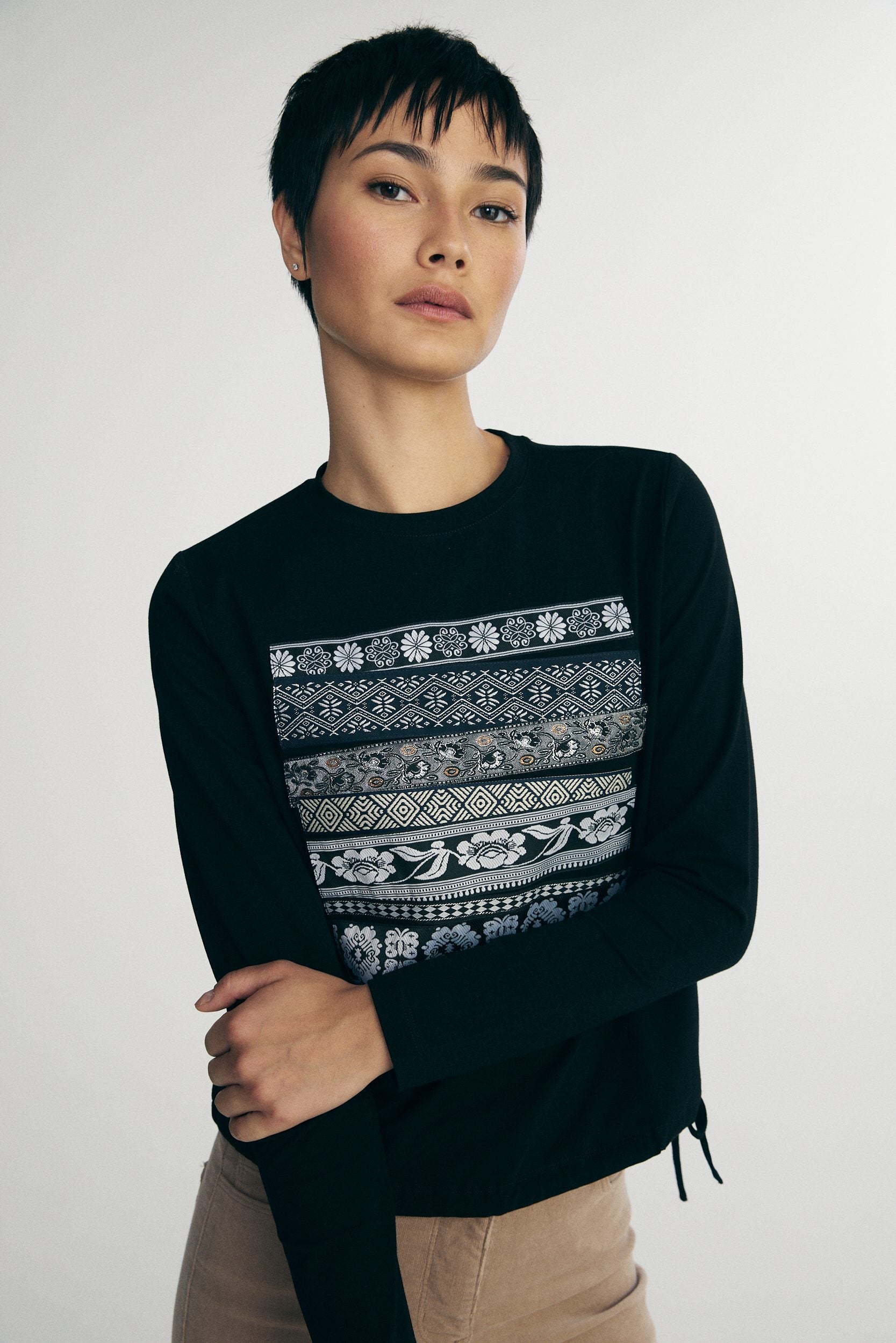 Crew neck top with applied ribbon