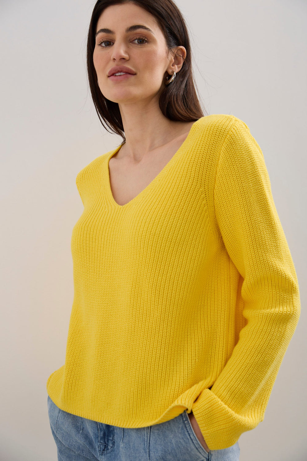 Pull côtelé à encolure dégagée