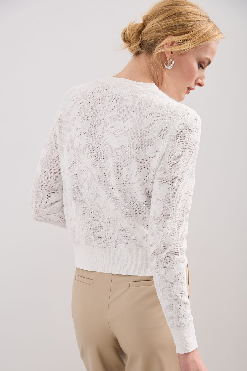 Pull en mesh à motif floral