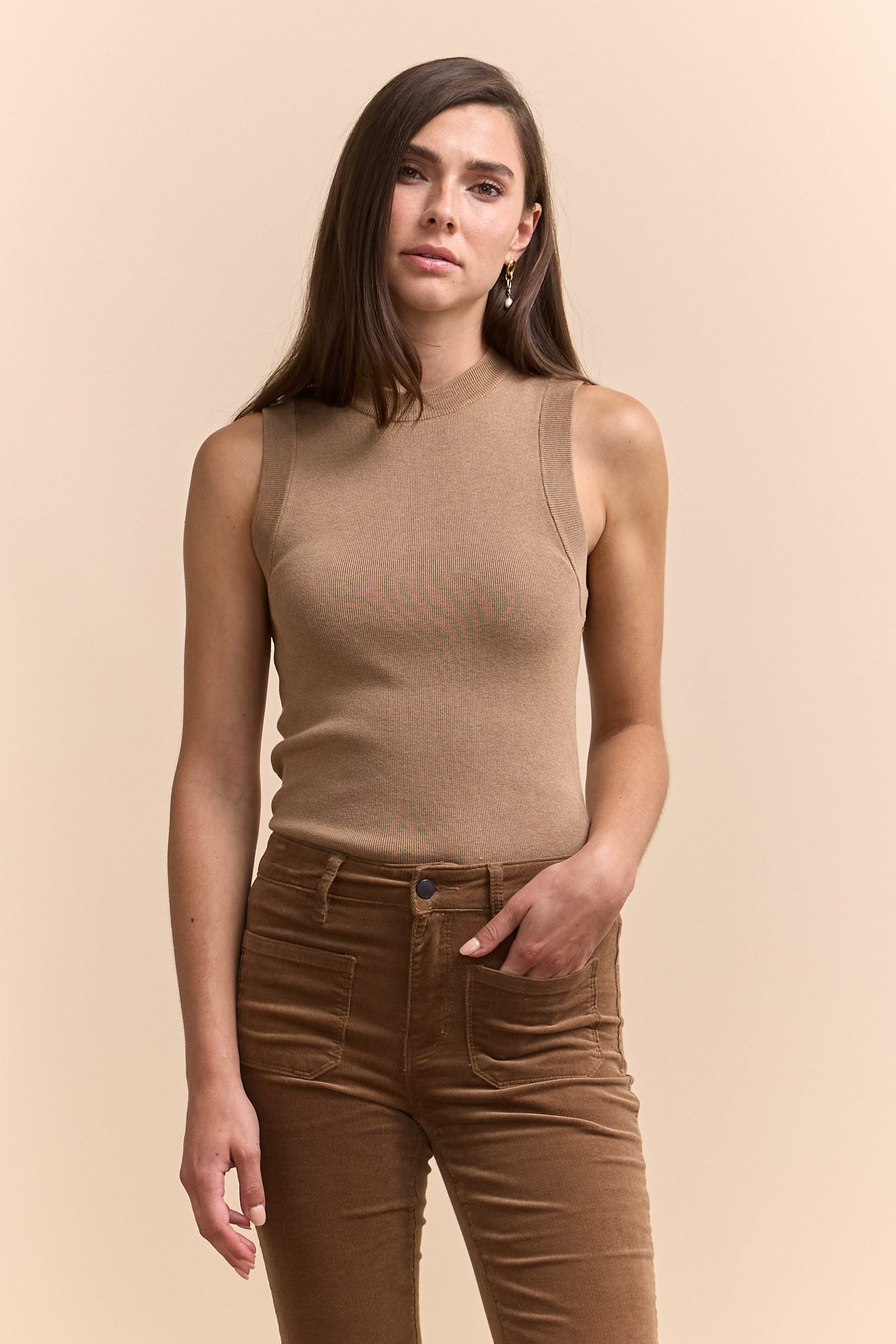 Sleeveless ribbed sweater