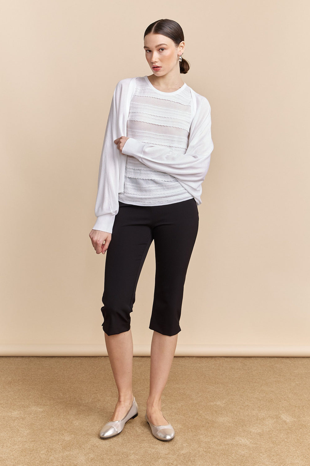Fine yarn sleeveless top