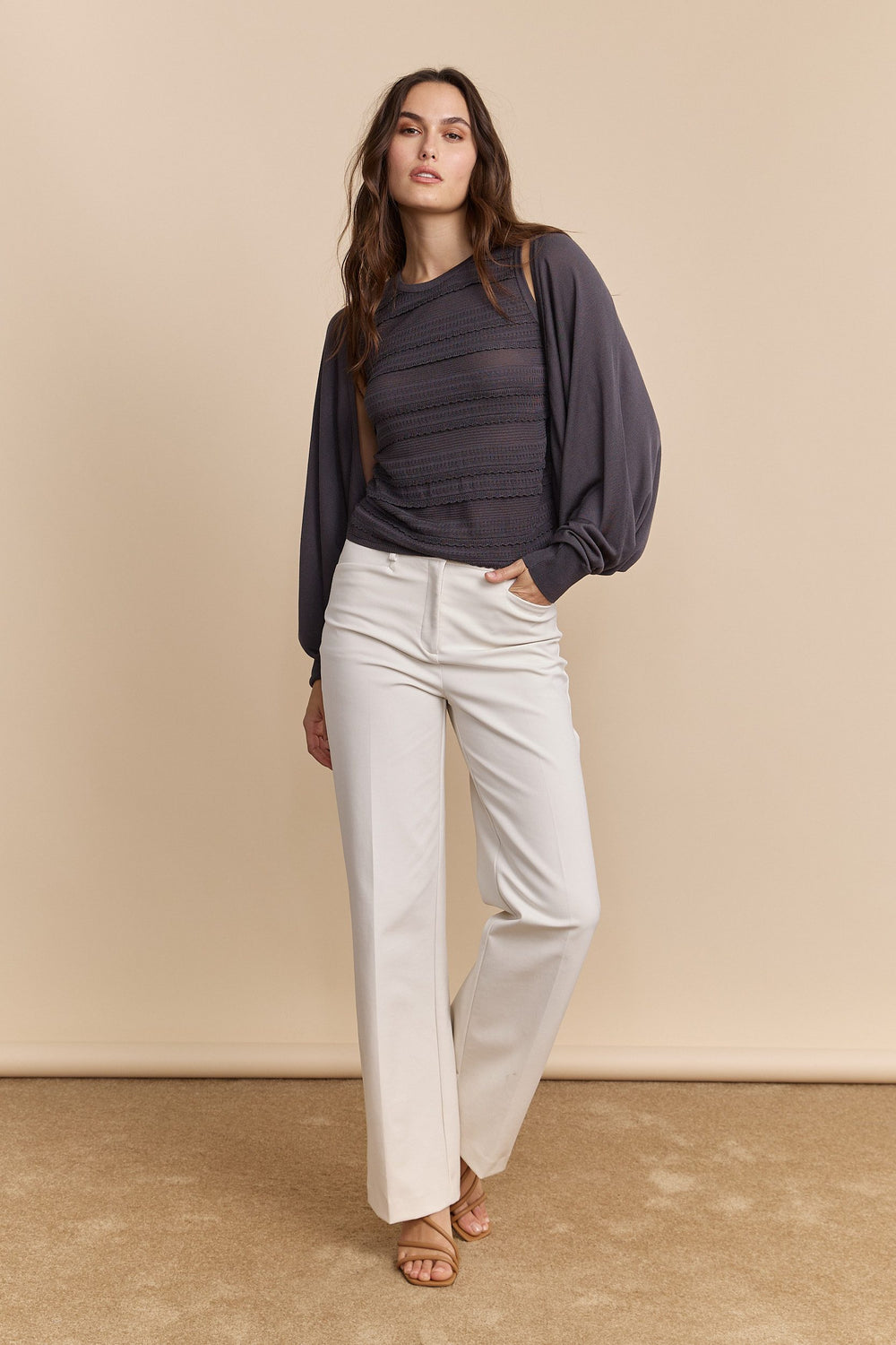 Fine yarn sleeveless top
