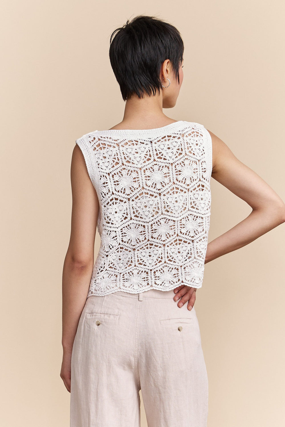 Haut blanc en crochet
