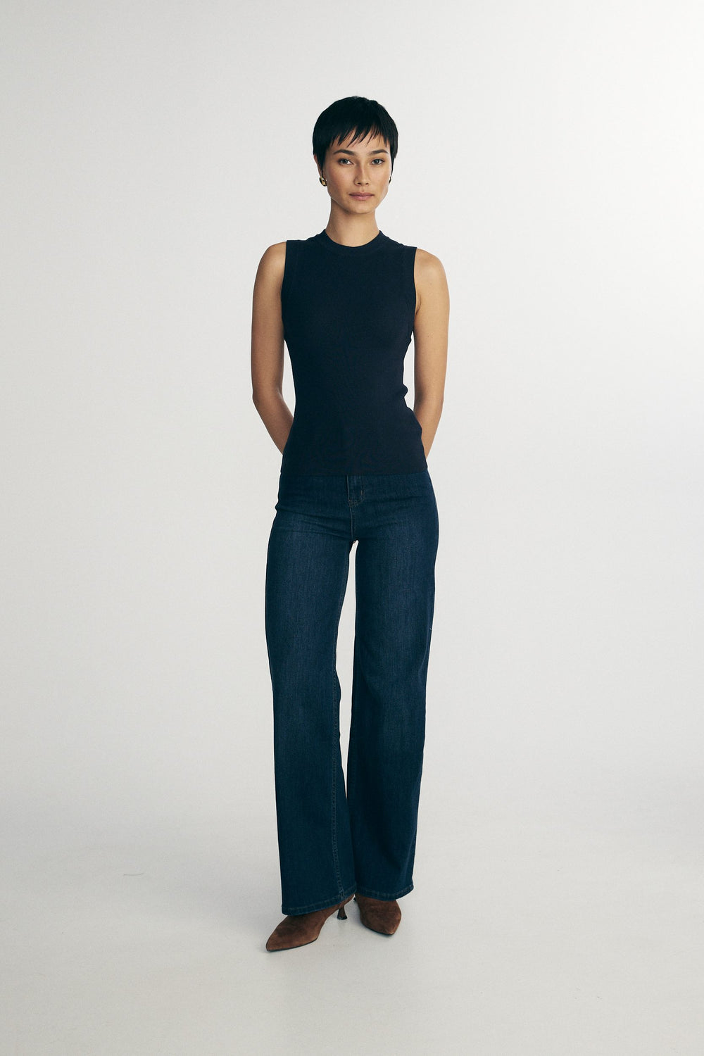 Sleeveless ribbed sweater