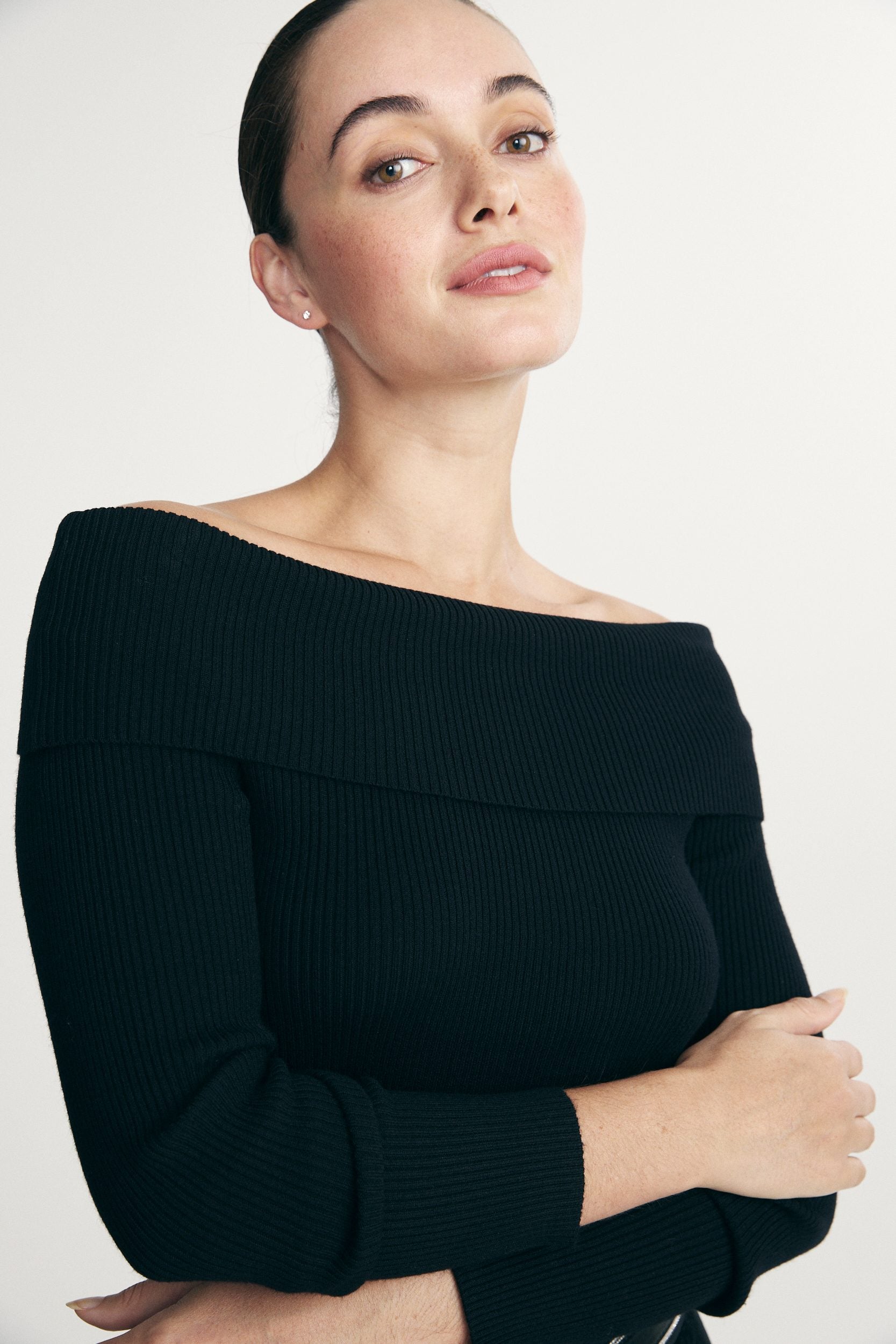 Off shoulder rib top