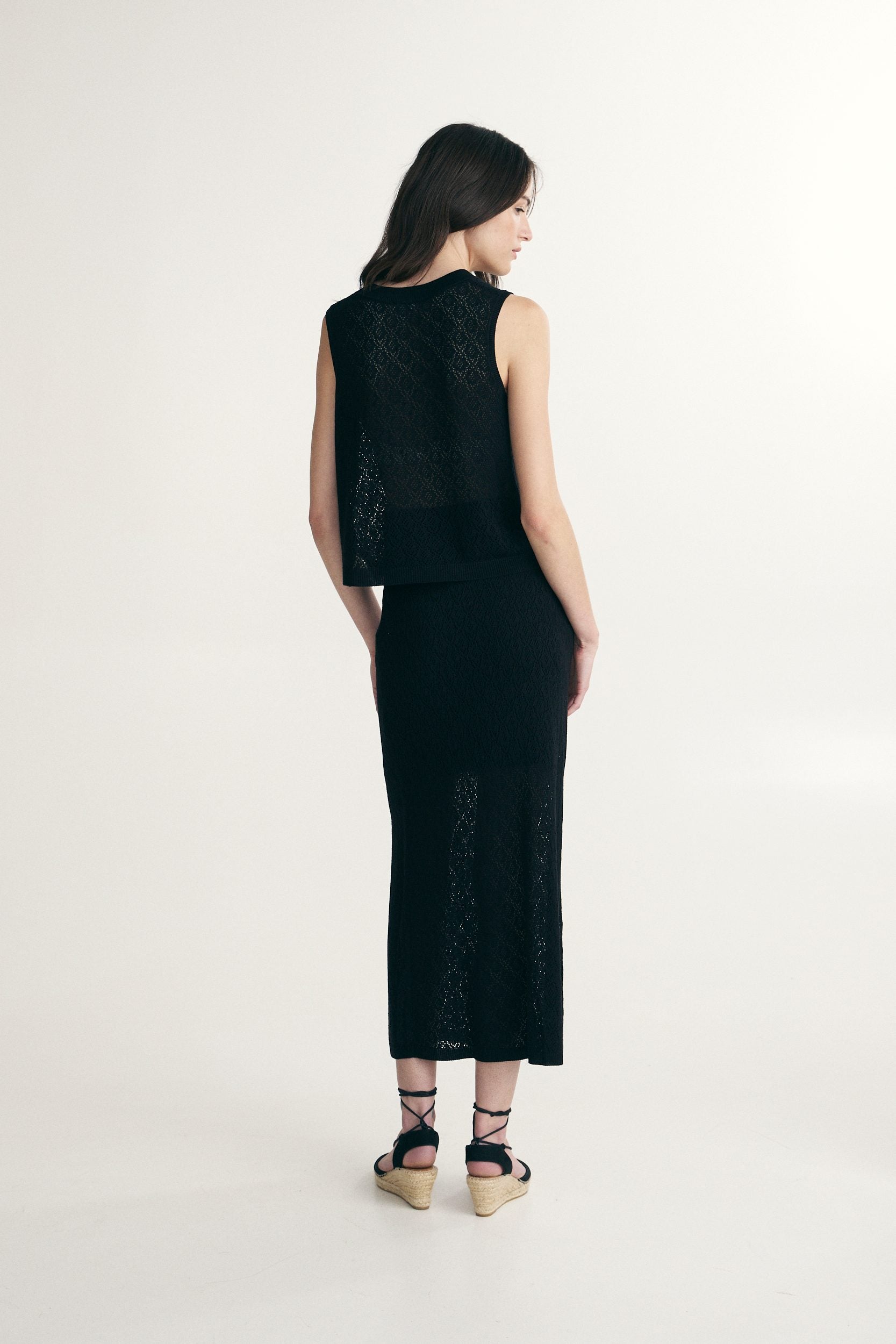Cropped sleeveless sweater