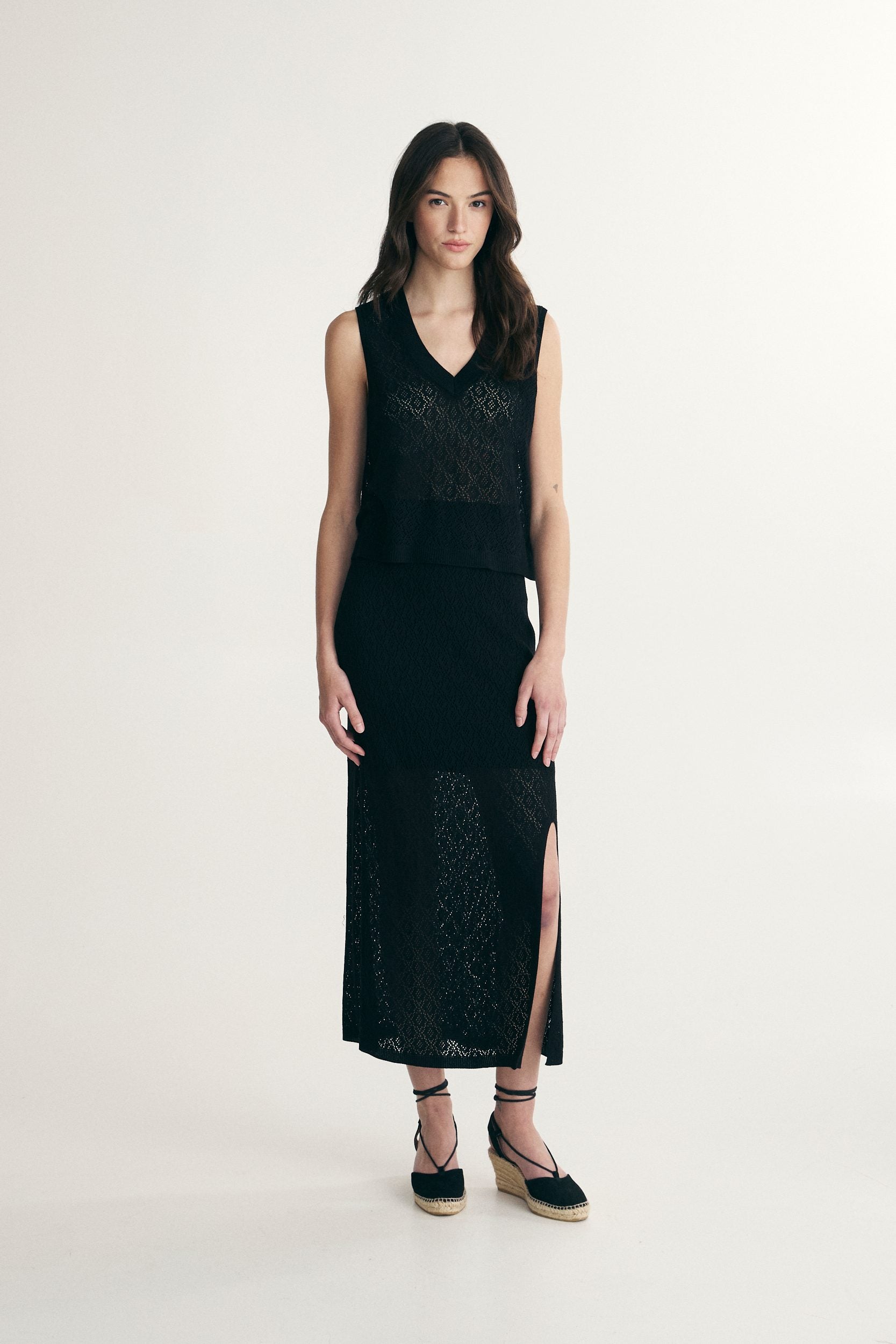 Cropped sleeveless sweater
