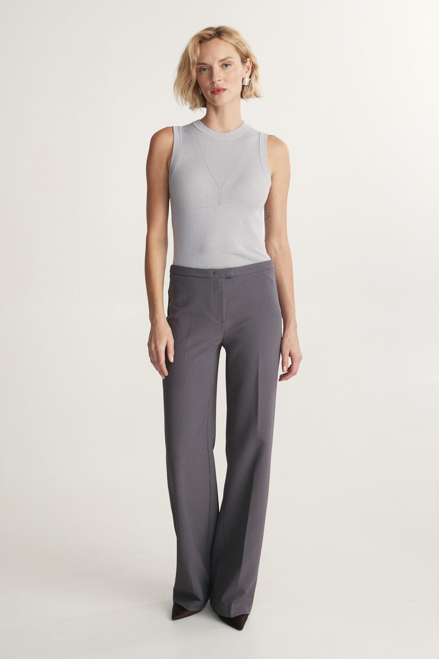 Sleeveless rib sweater