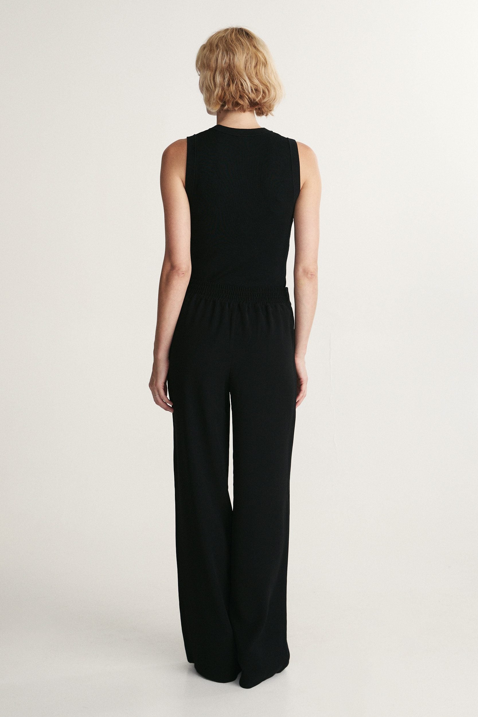 Sleeveless rib sweater