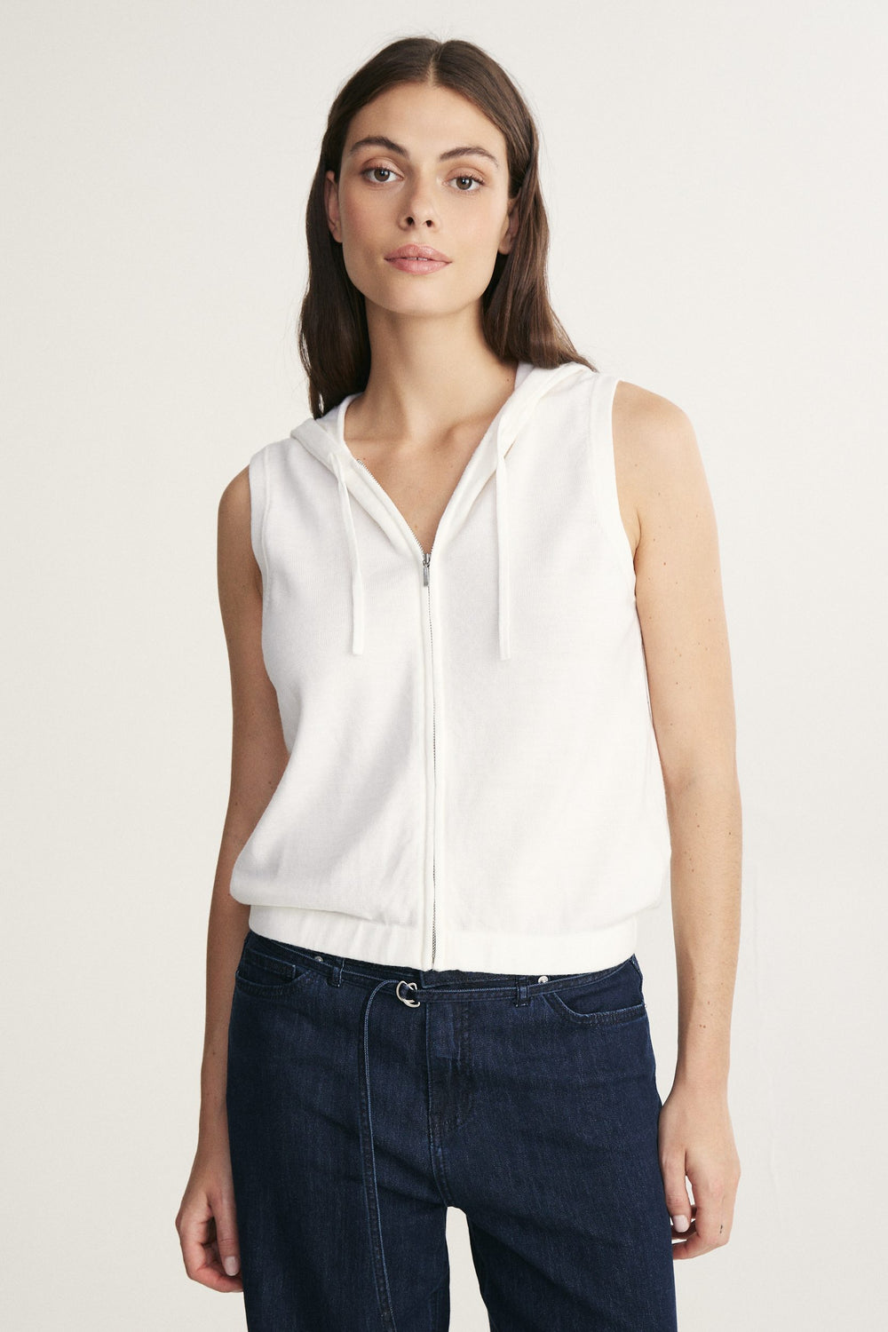 Sleeveless hoody sweater
