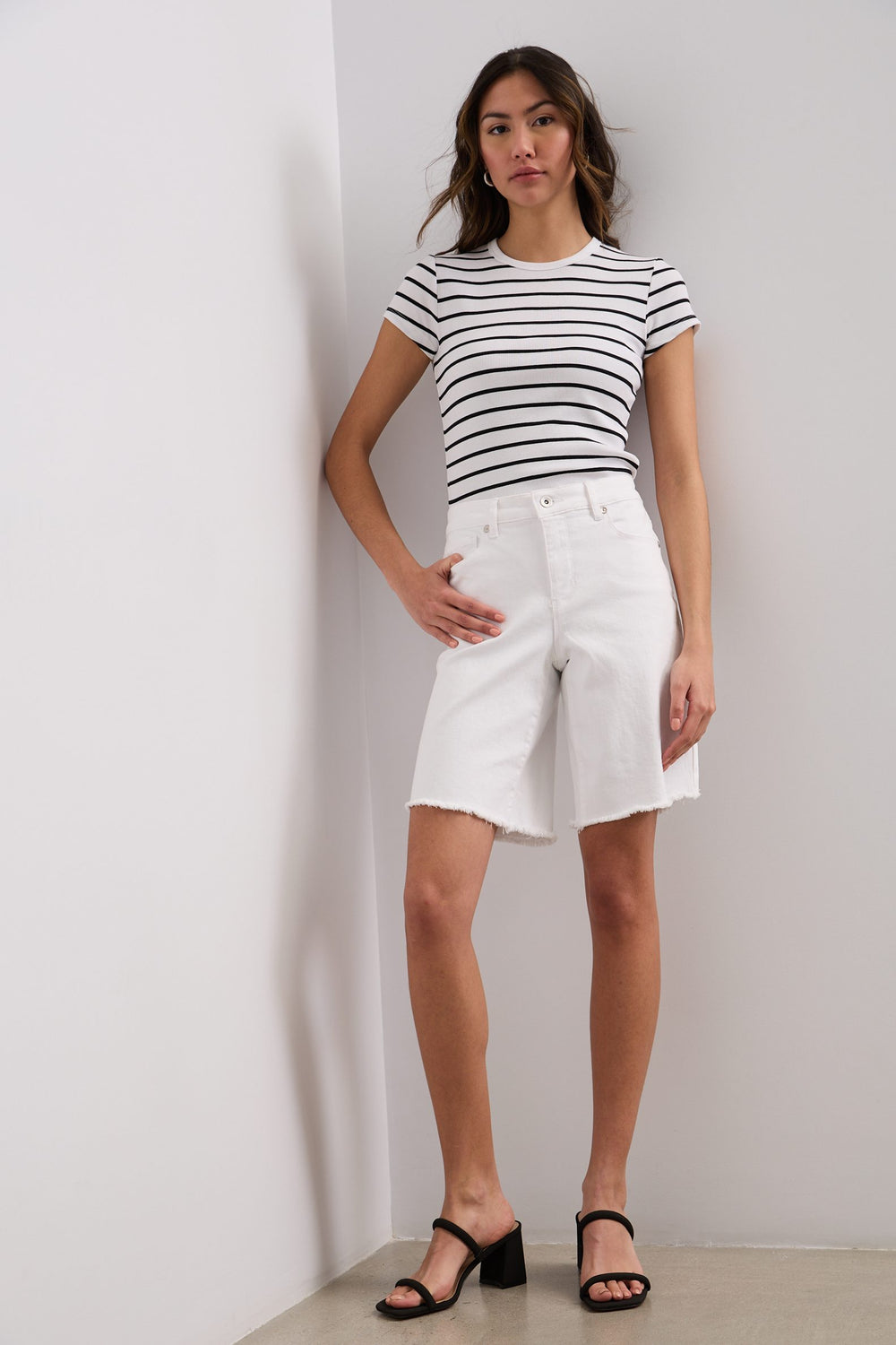Short vogue à bord effiloché