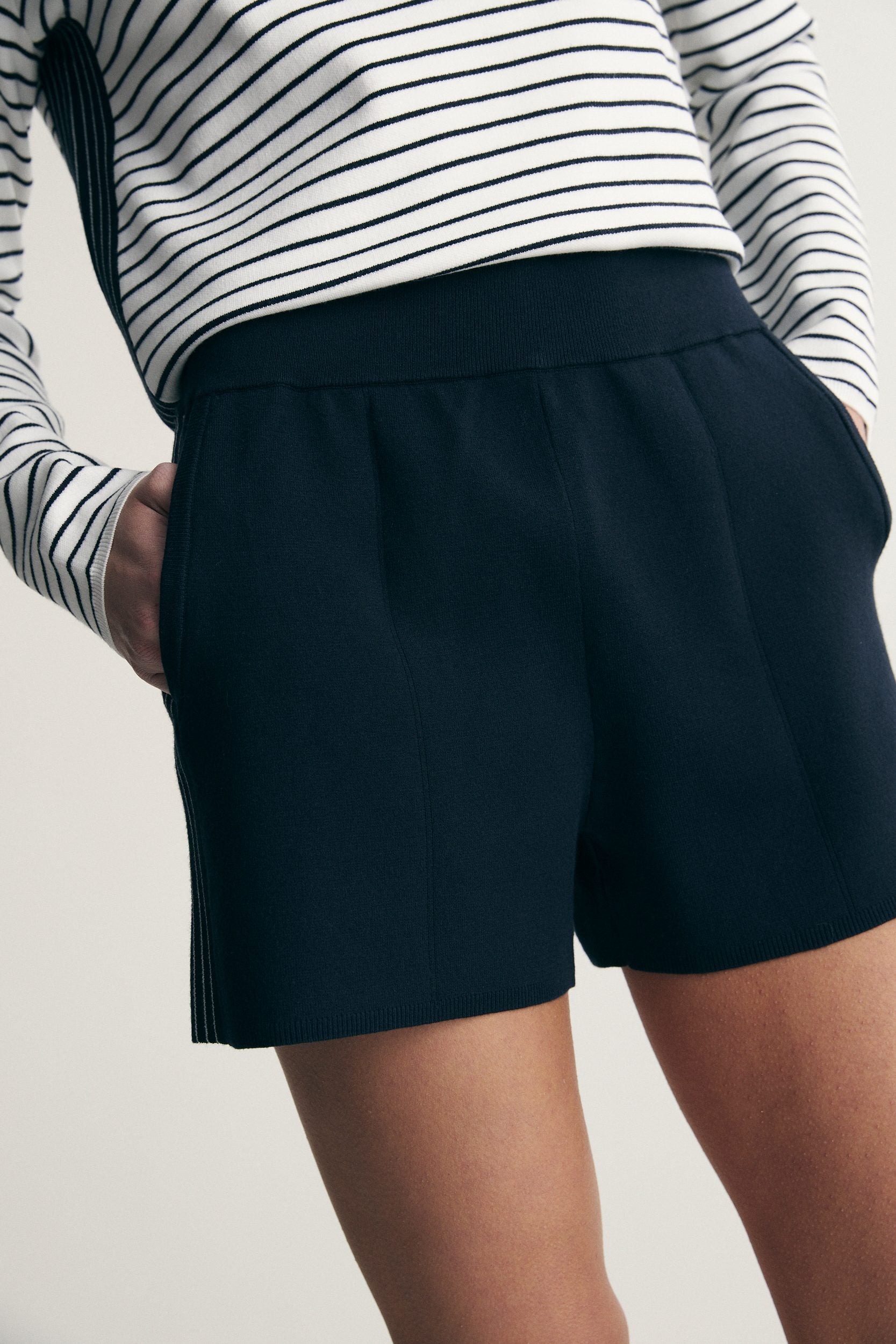 Short en tricot avec rayures