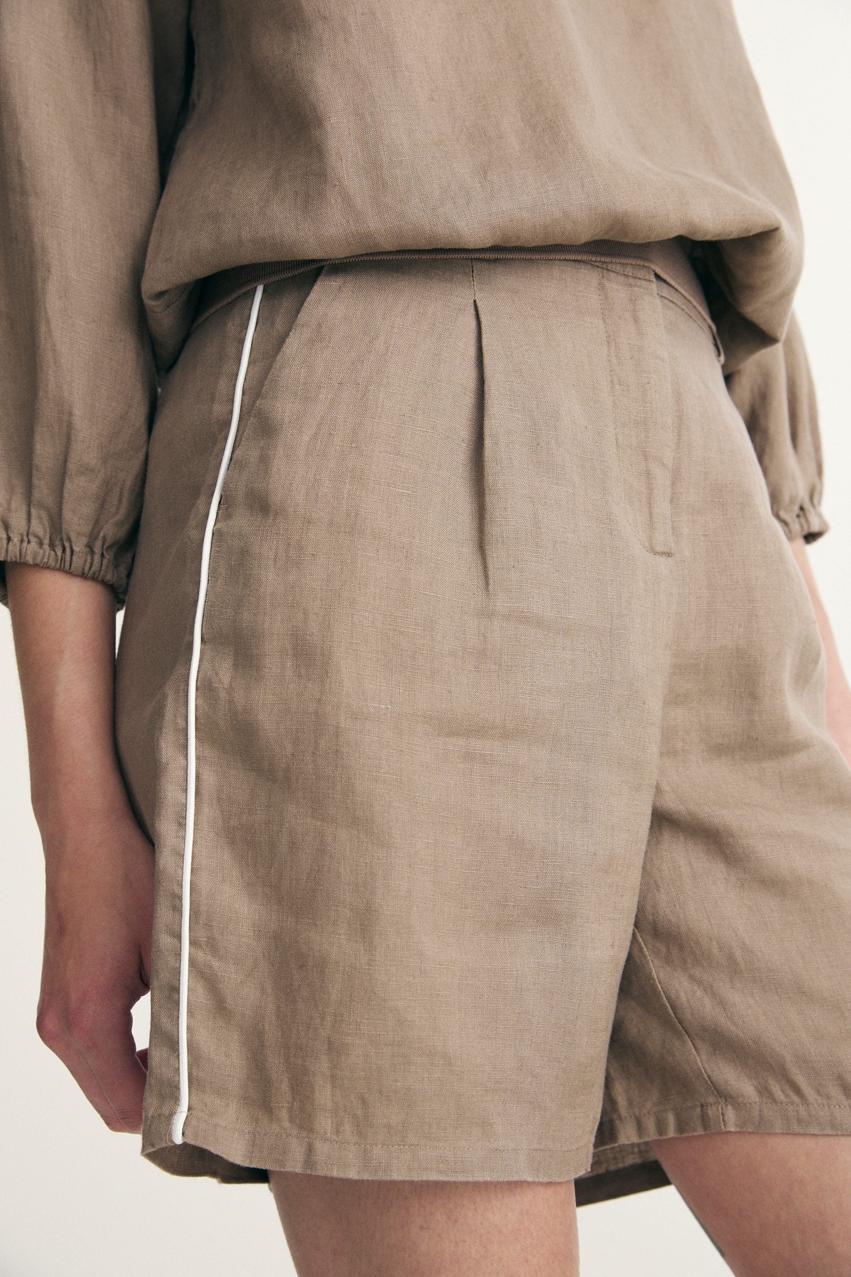 Short en lin avec élastique