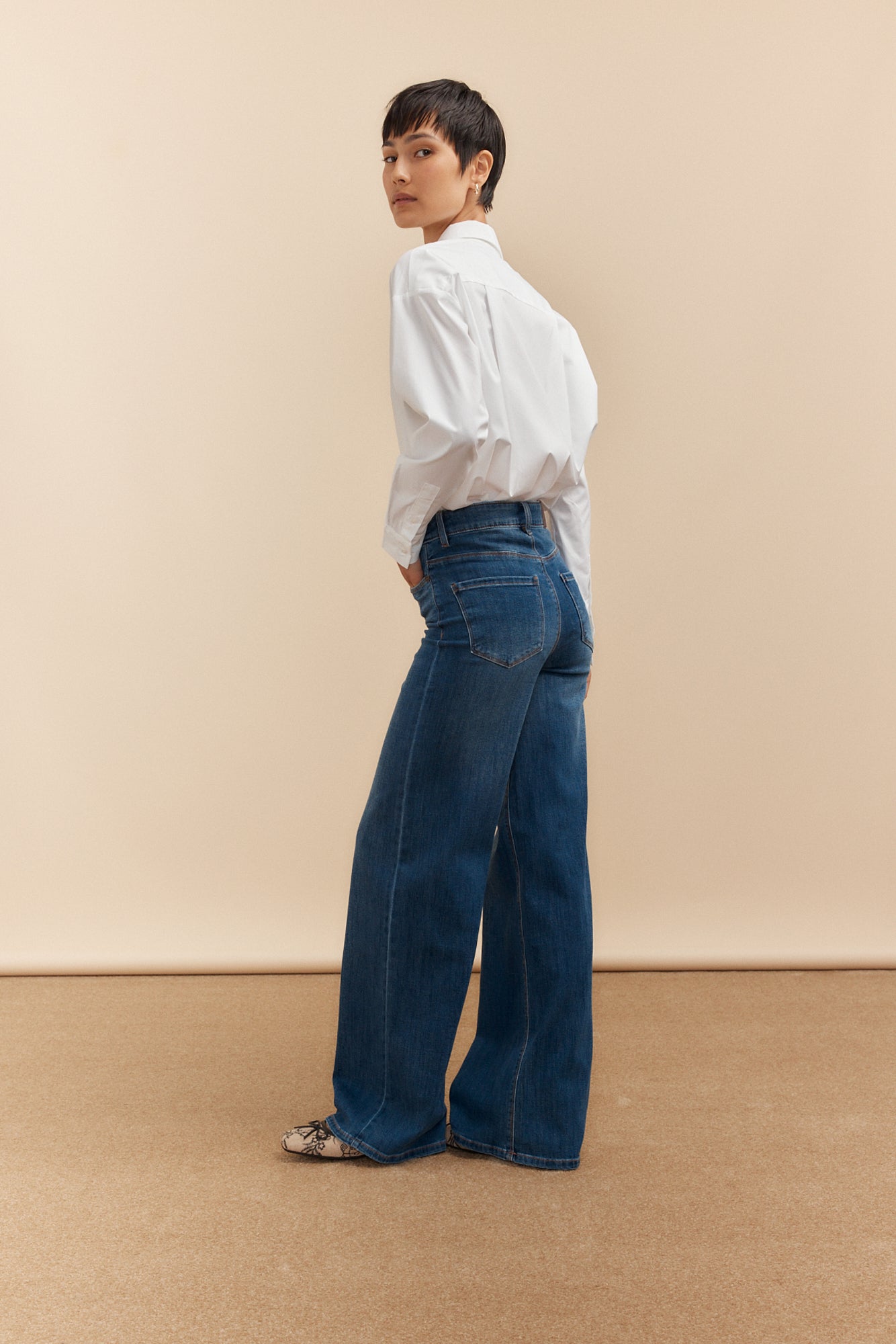 Jeans taille haute à jambe droite
