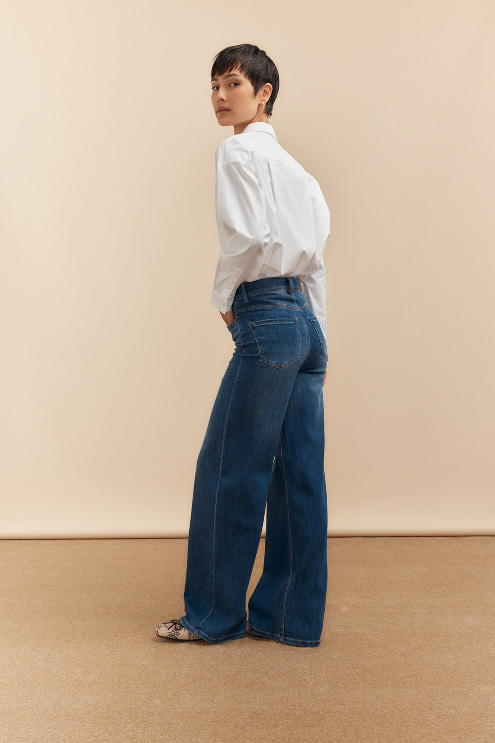Jeans taille haute à jambe droite
