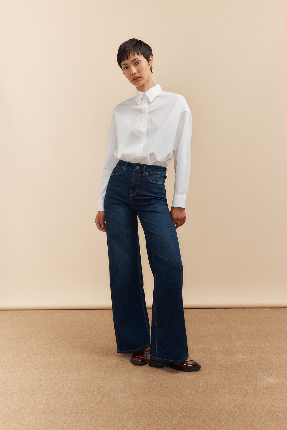 Jeans taille haute à jambe droite