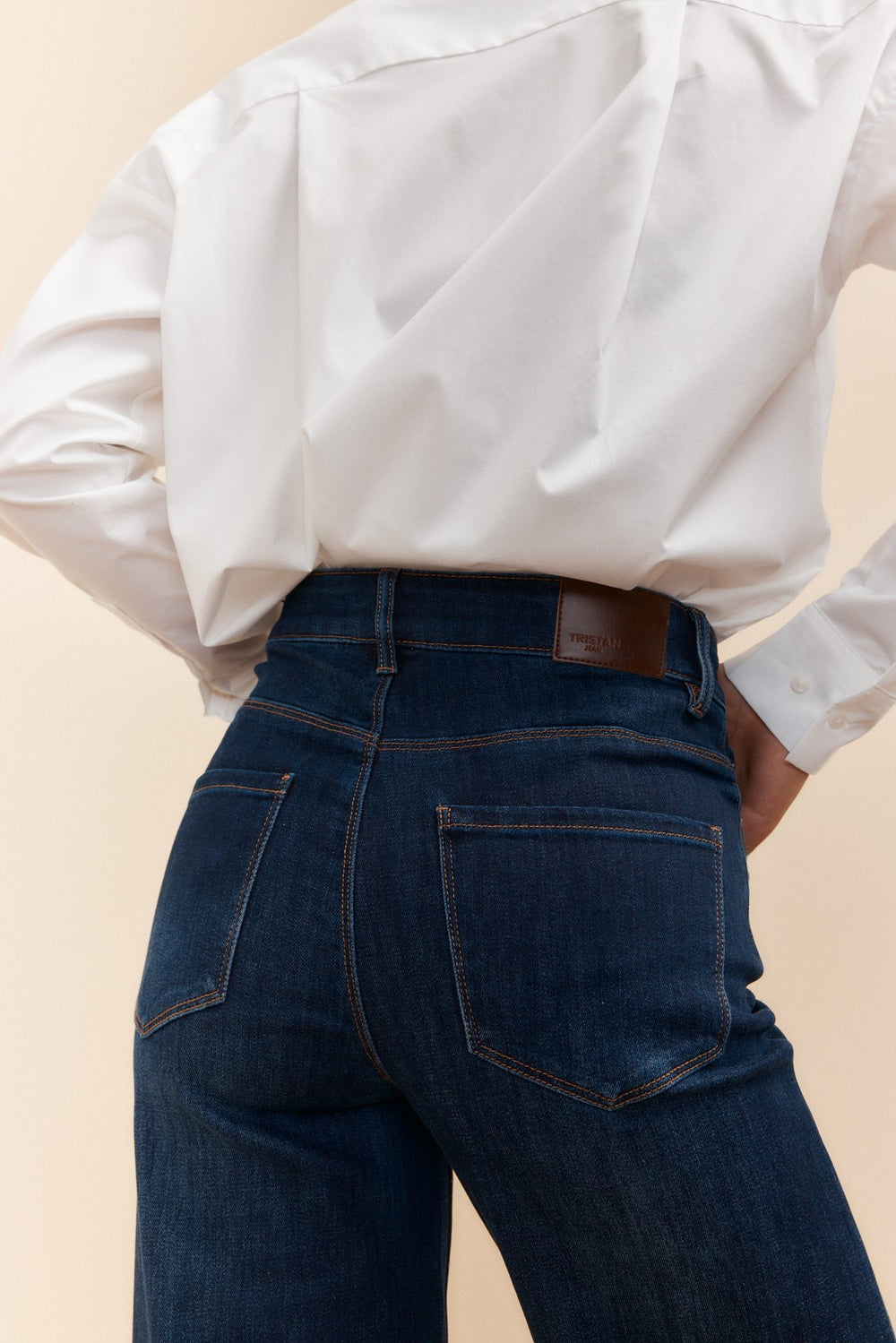Jeans taille haute à jambe droite