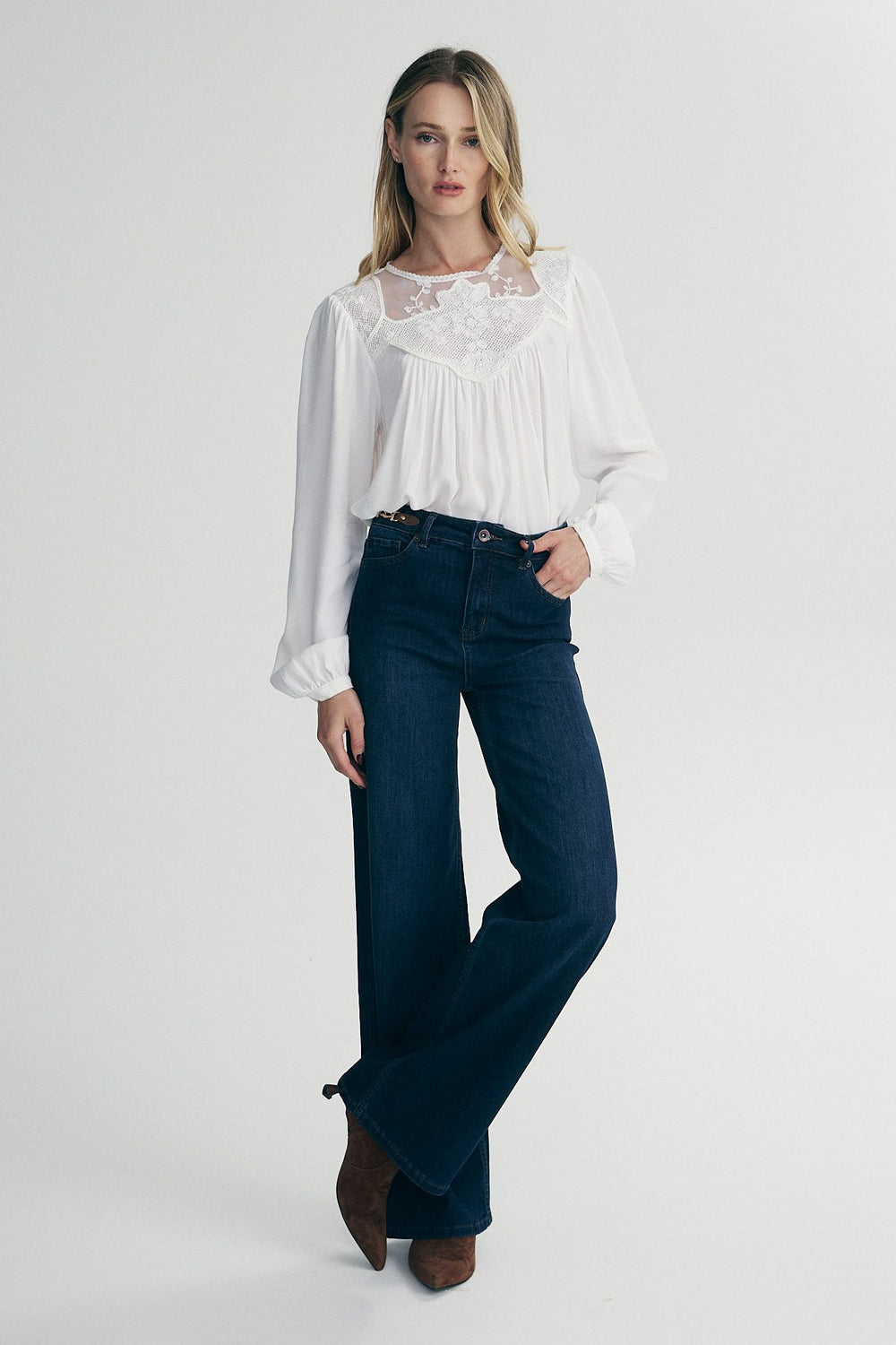 Jeans avec attaches