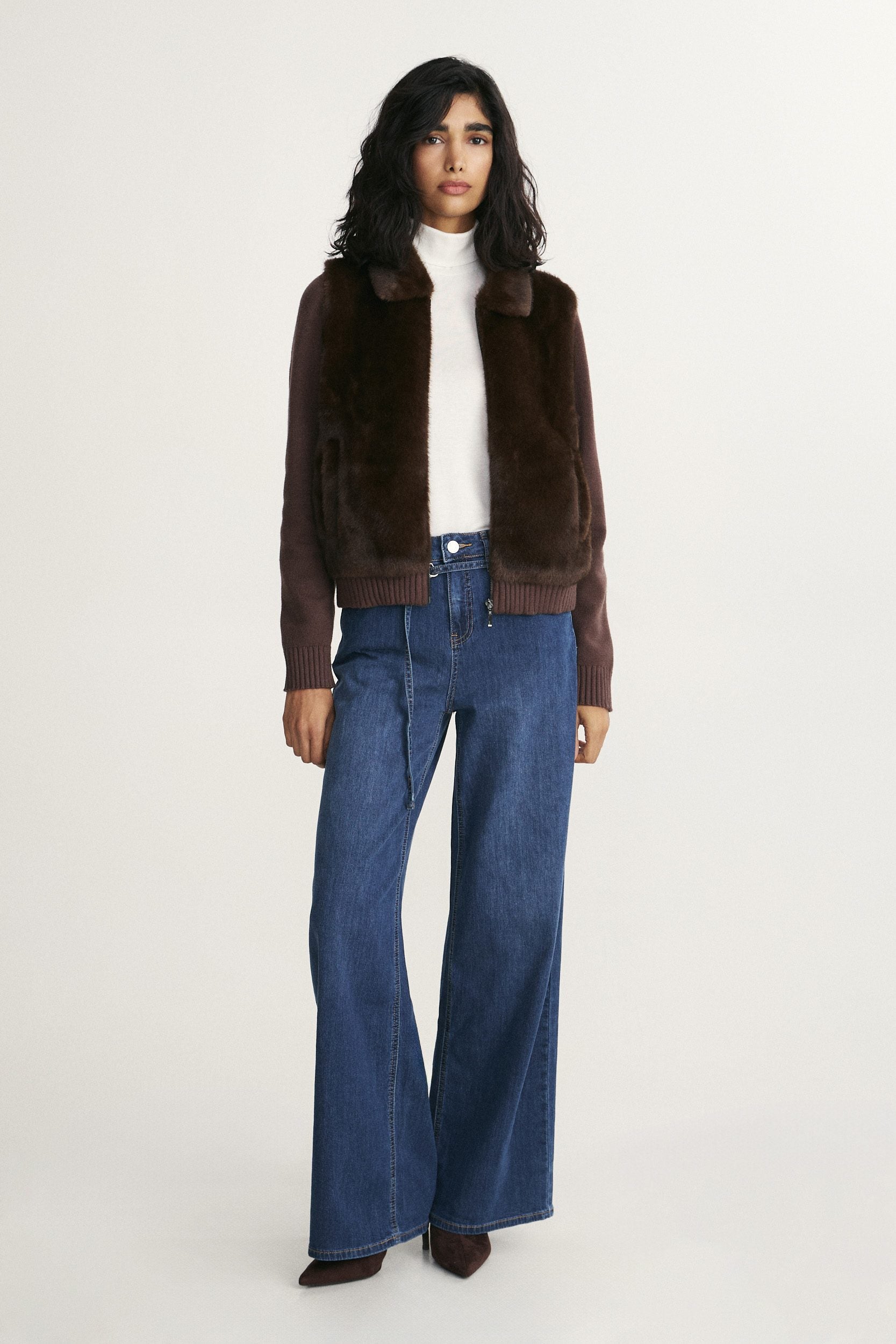 Wide-Leg Jeans with Belt