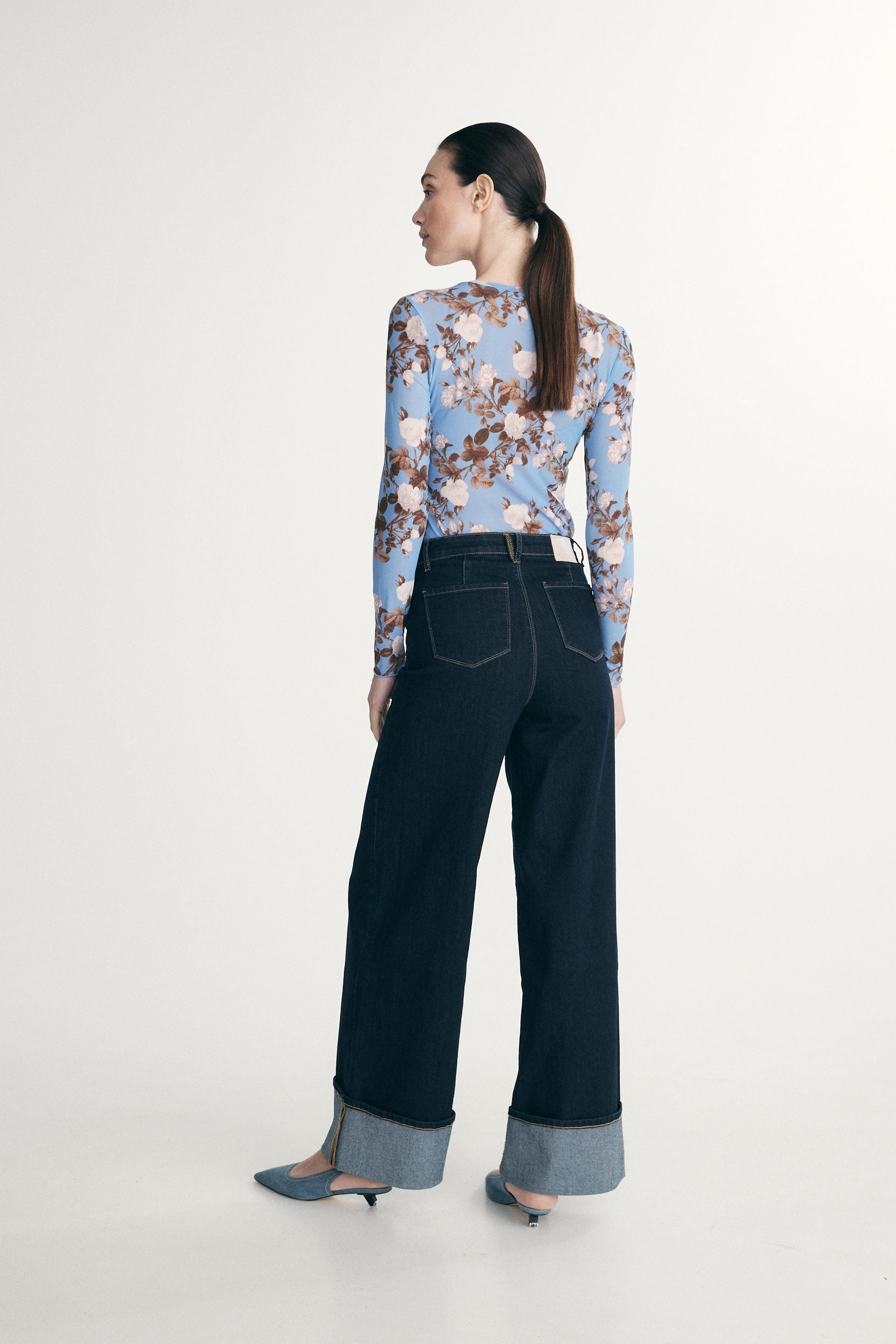 Wide leg high waist jeans