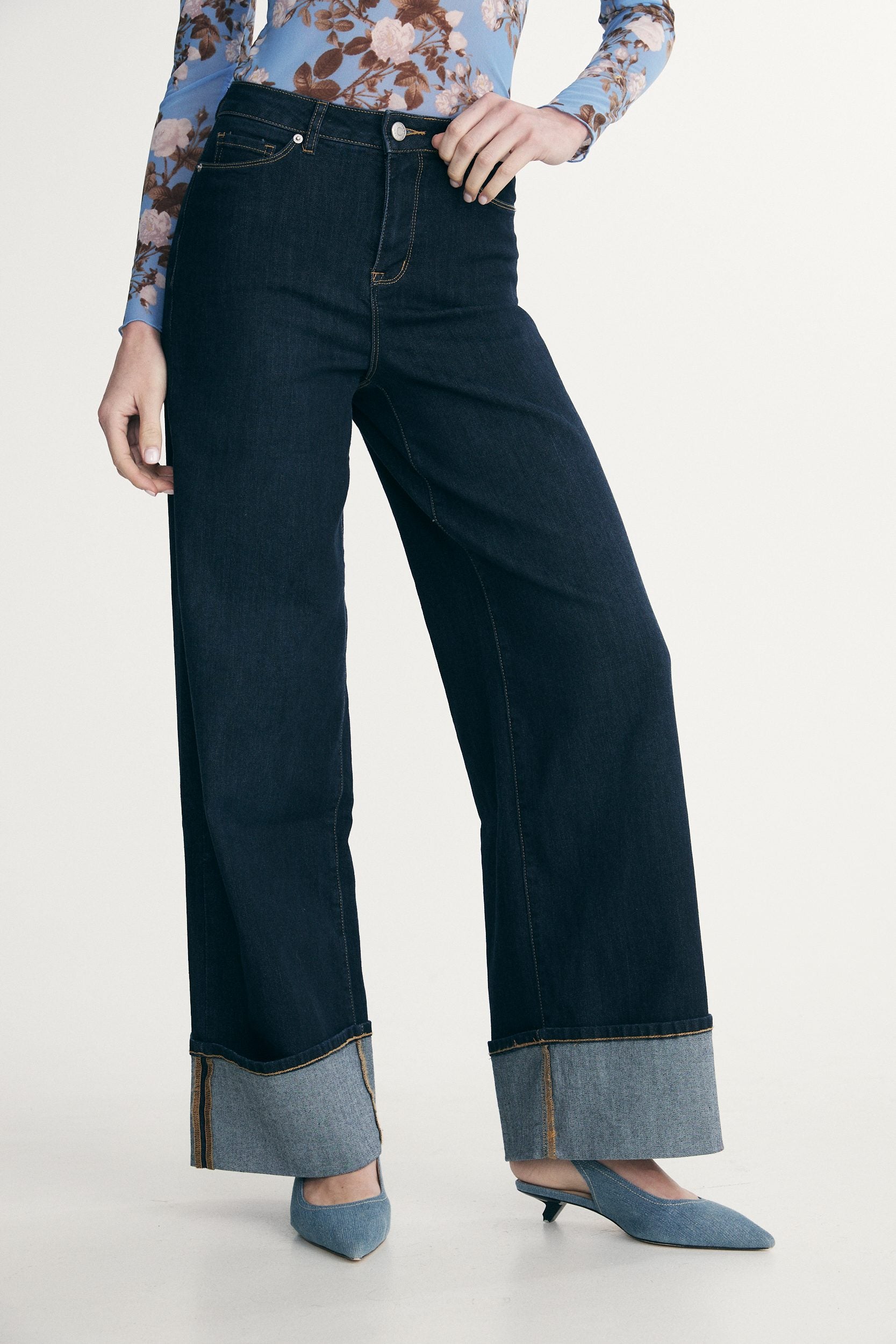Wide leg high waist jeans