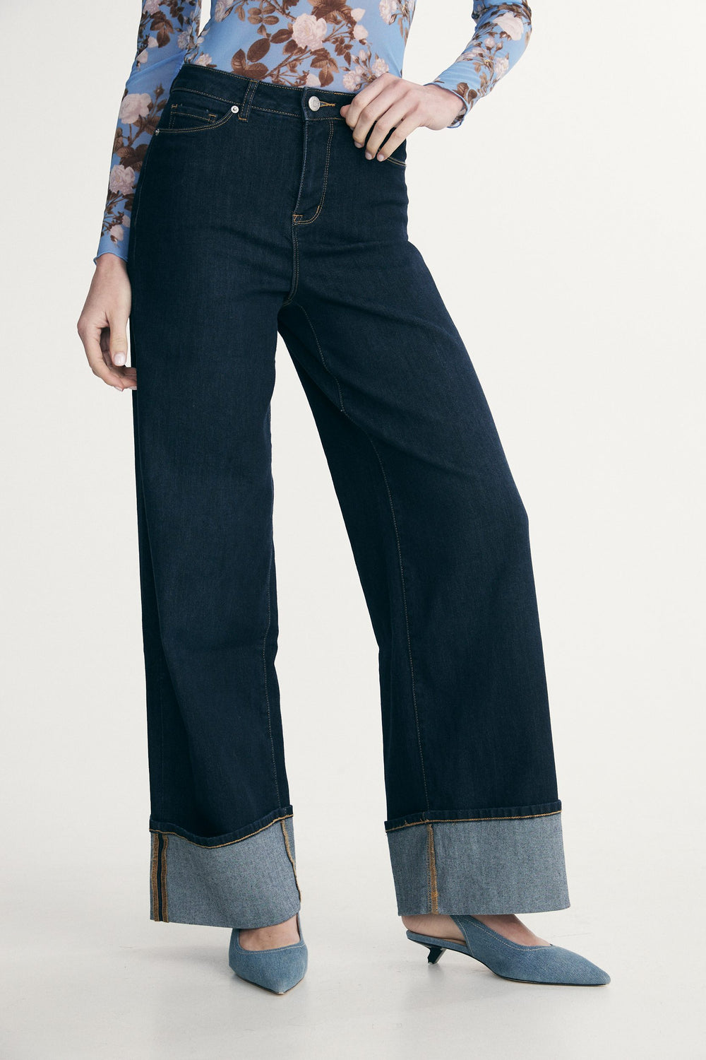 Wide leg high waist jeans