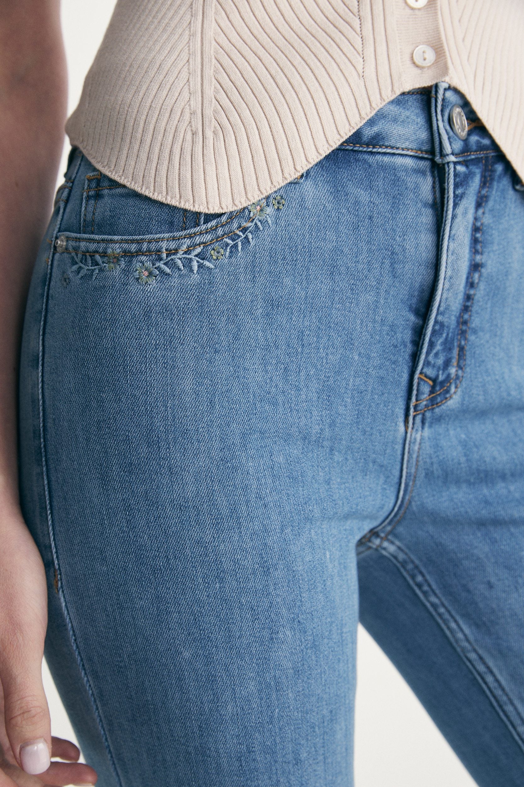 High waist embroidered jeans