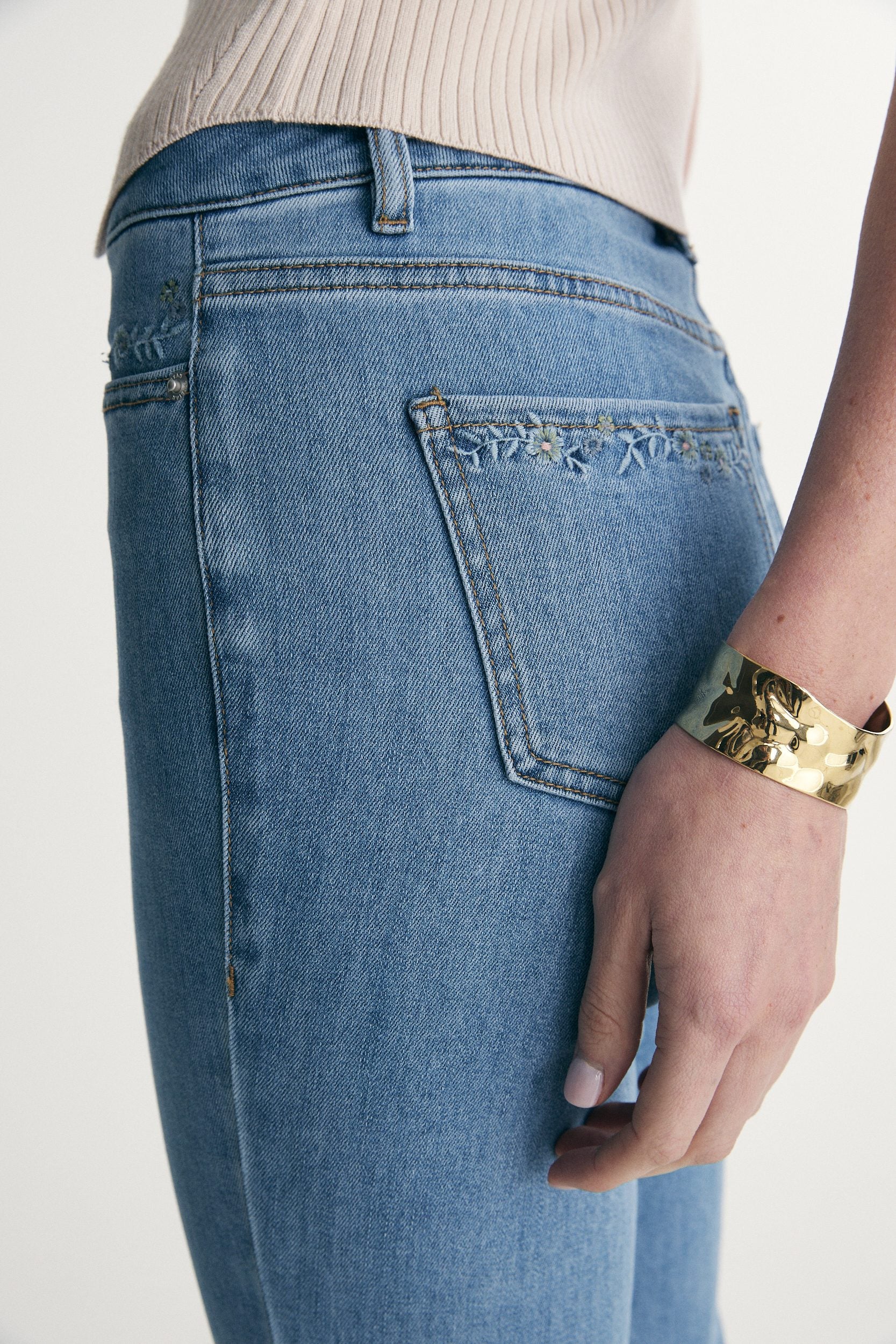 High waist embroidered jeans