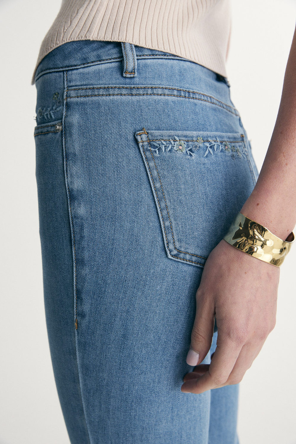 High waist embroidered jeans