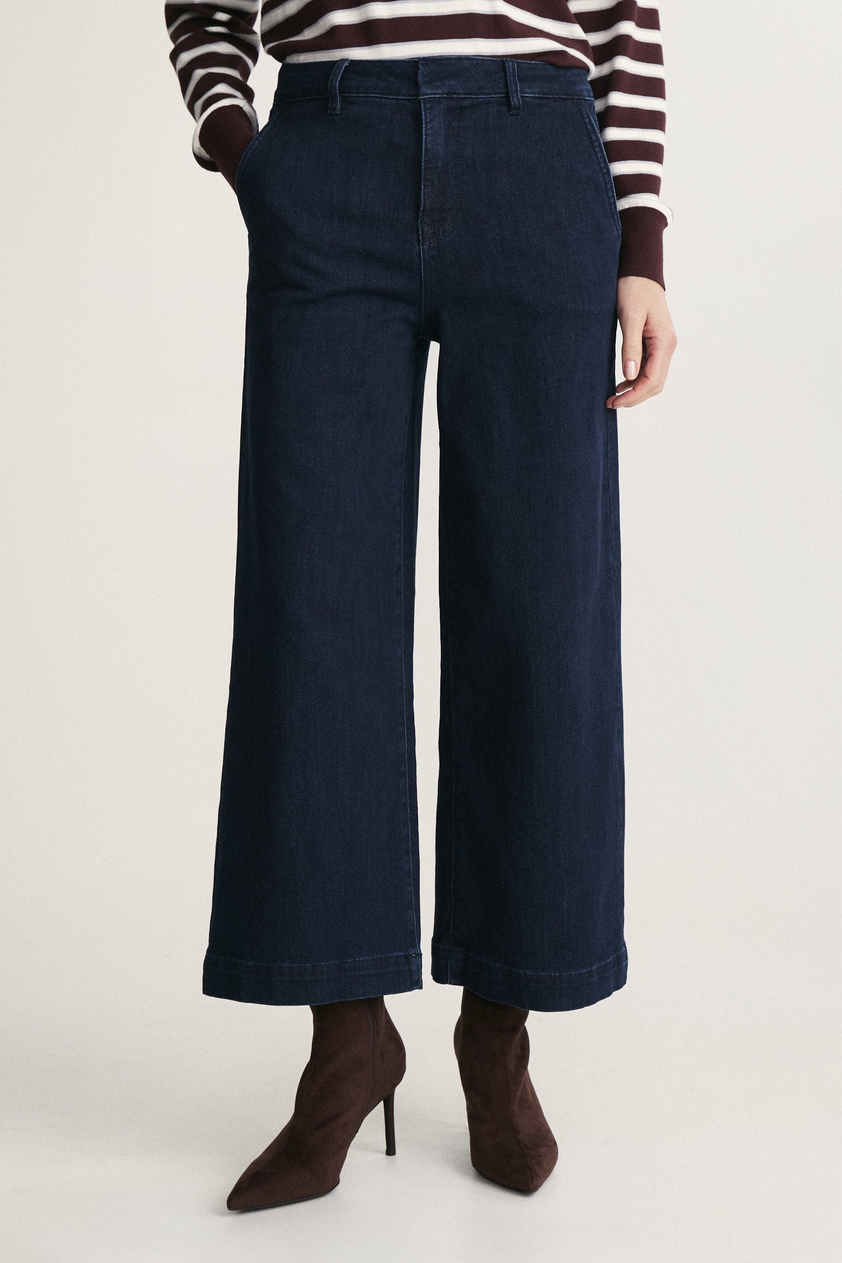 Wide leg crop high waist jean