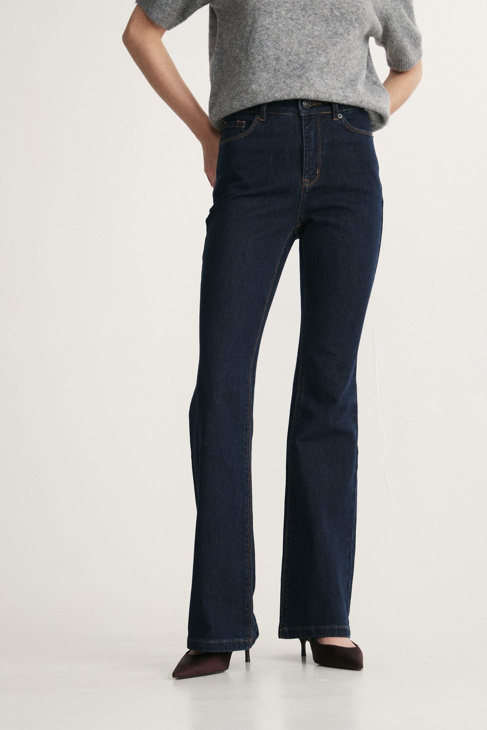 Jean taille haute à jambe bottillon