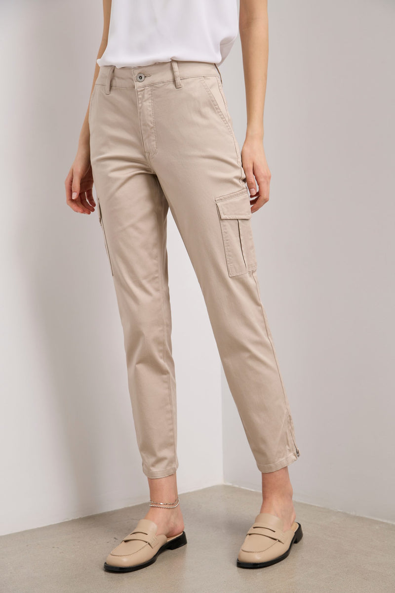 Push up pants with zipper detail