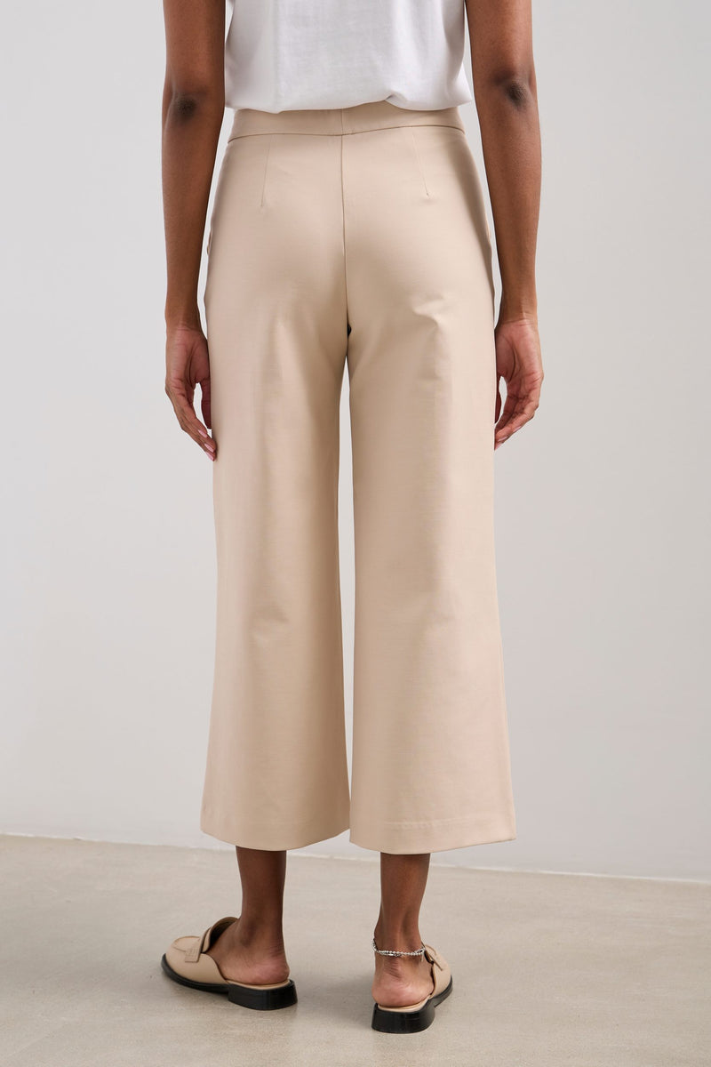 High-waisted cropped pants